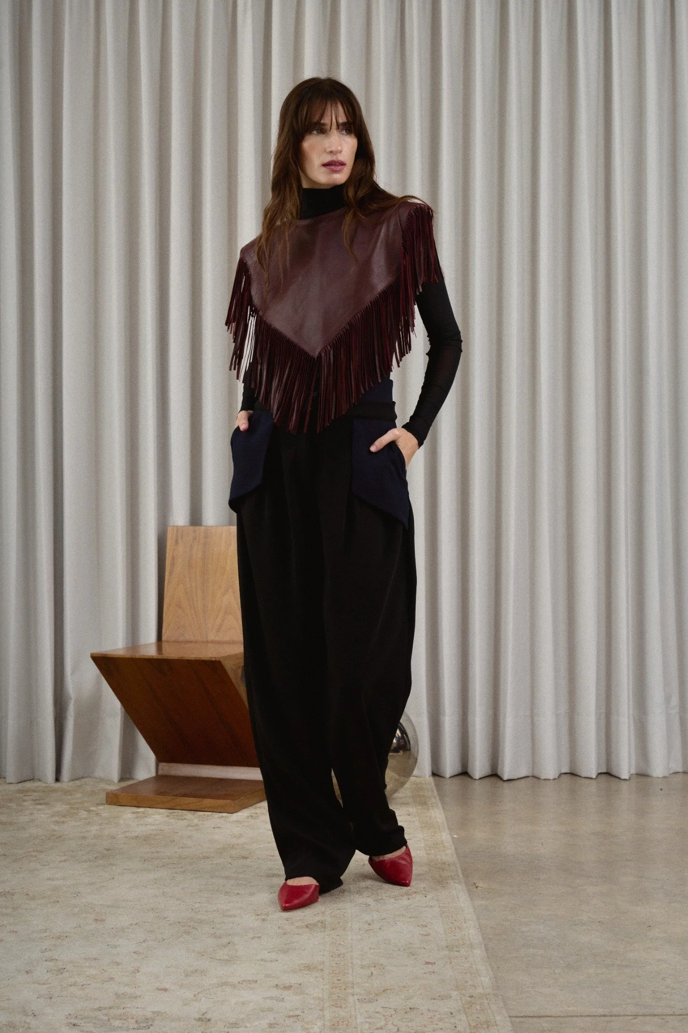 01_Mini_Leather_Cape_Red_Wine_Principal.jpg