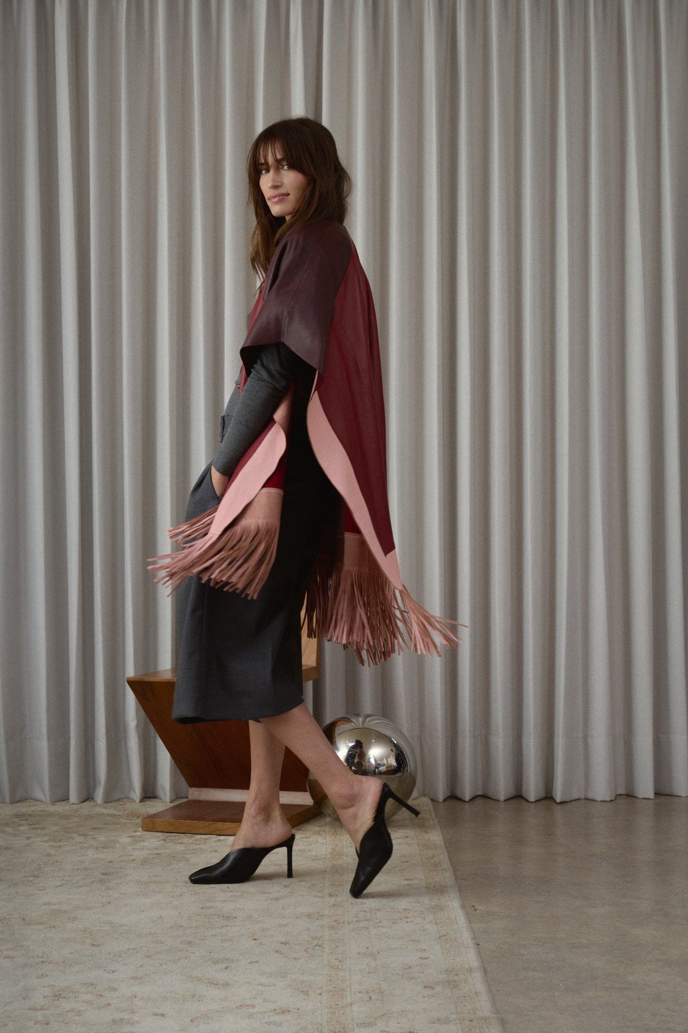 03_Poncho_Contorno_Wine_Burnt_Red_Light_Pink_Side.jpg