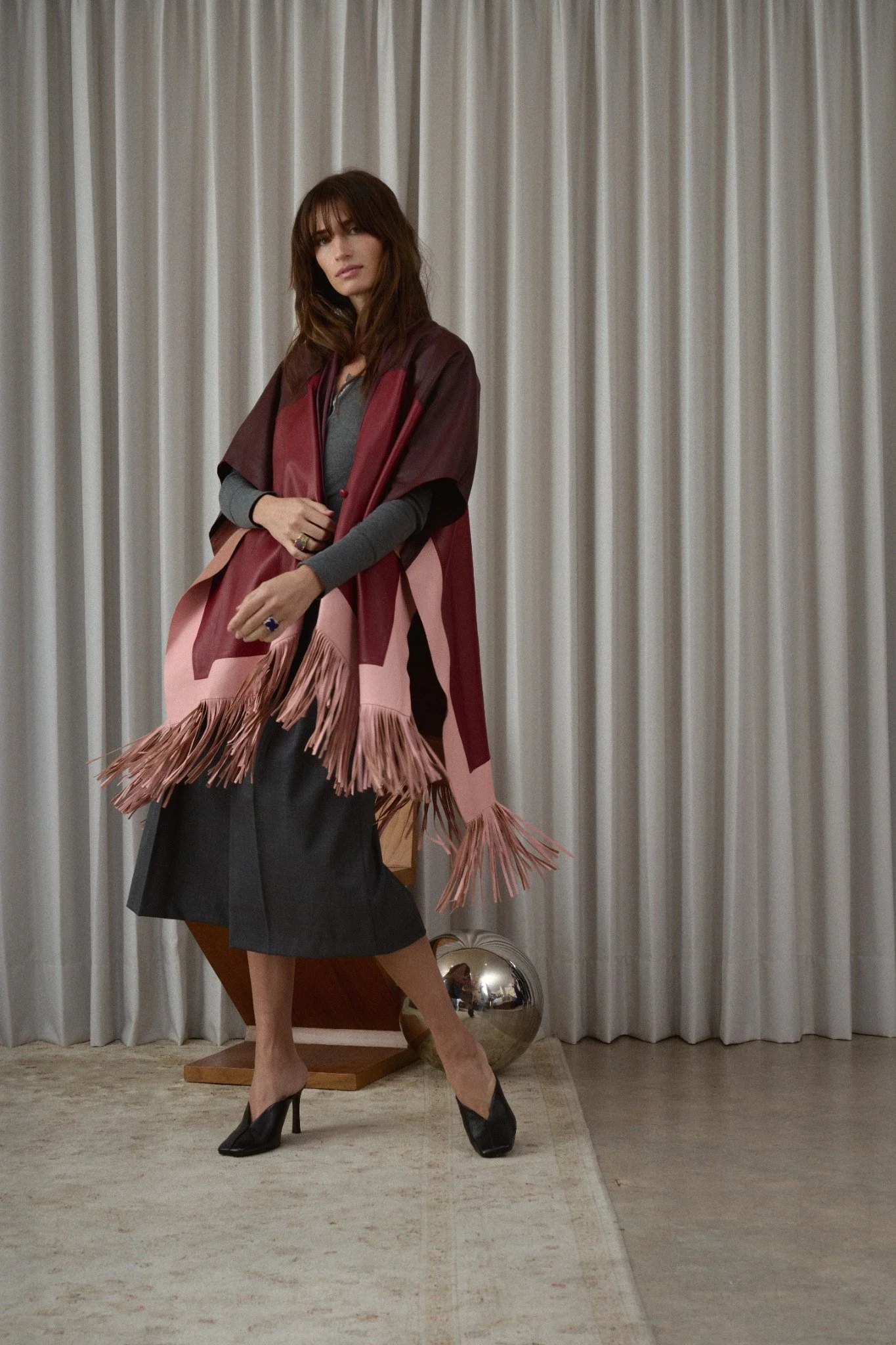 02_Poncho_Contorno_Wine_Burnt_Red_Light_Pink_Front.jpg