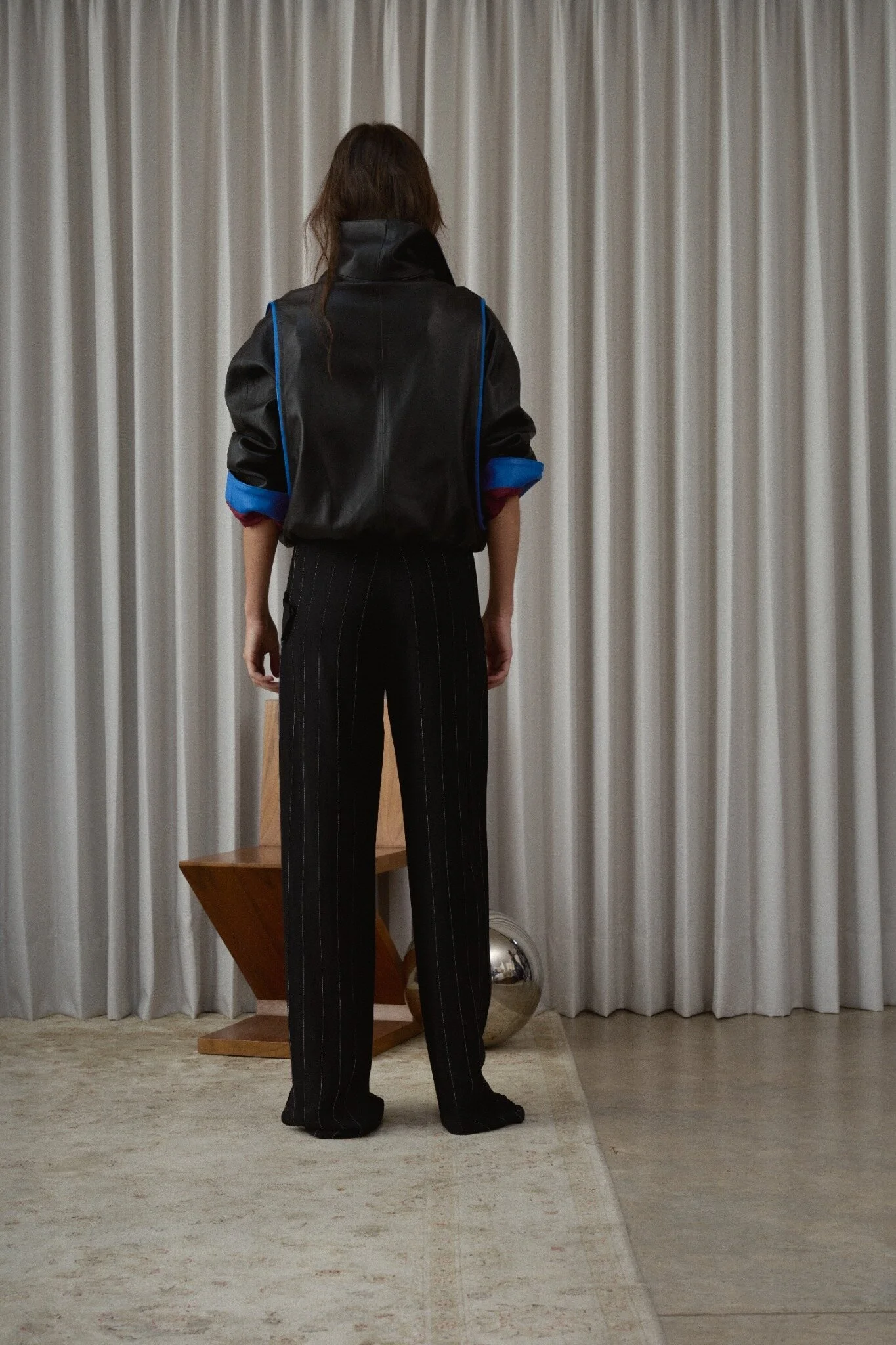 04_Carol_Bomber_Black_Blue_Back.jpg