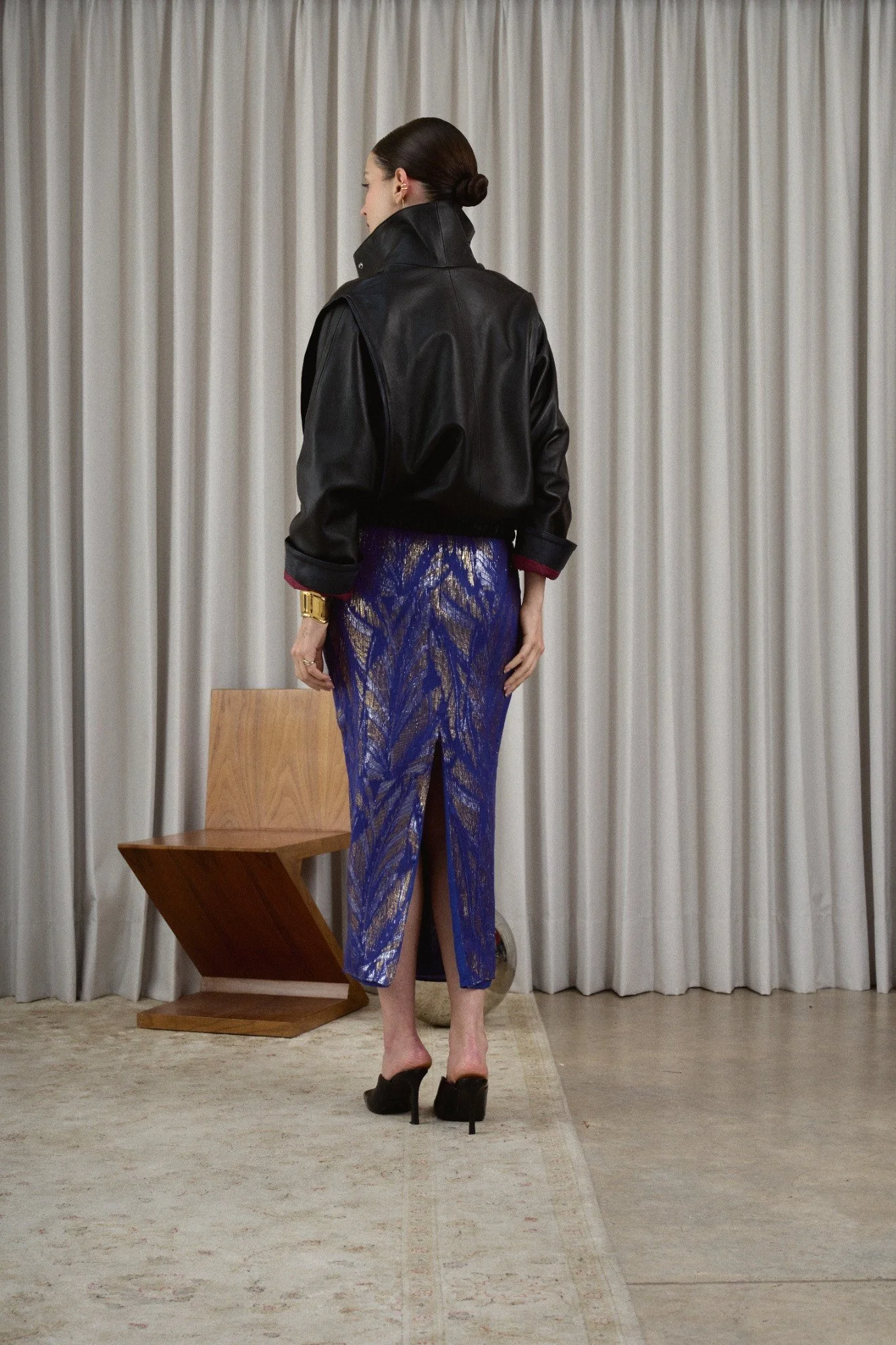 04_Carol_Bomber_Black_Navy_Back.jpg