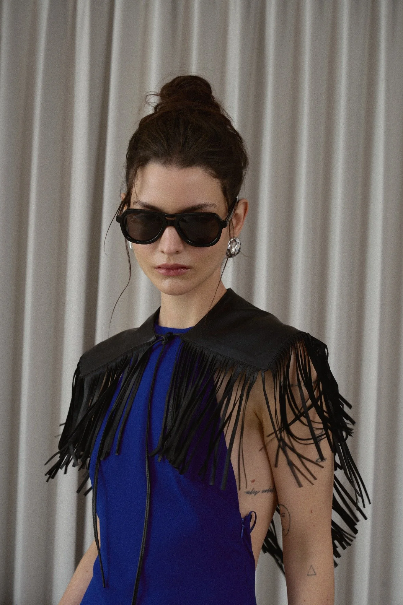 06_Mini_Leather_Cape_Black_Editorial.jpg