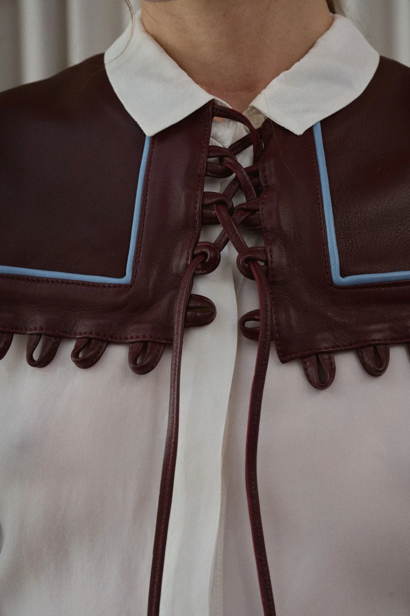 Leather_Collar_Red_Wine_Blue_Detail.jpg