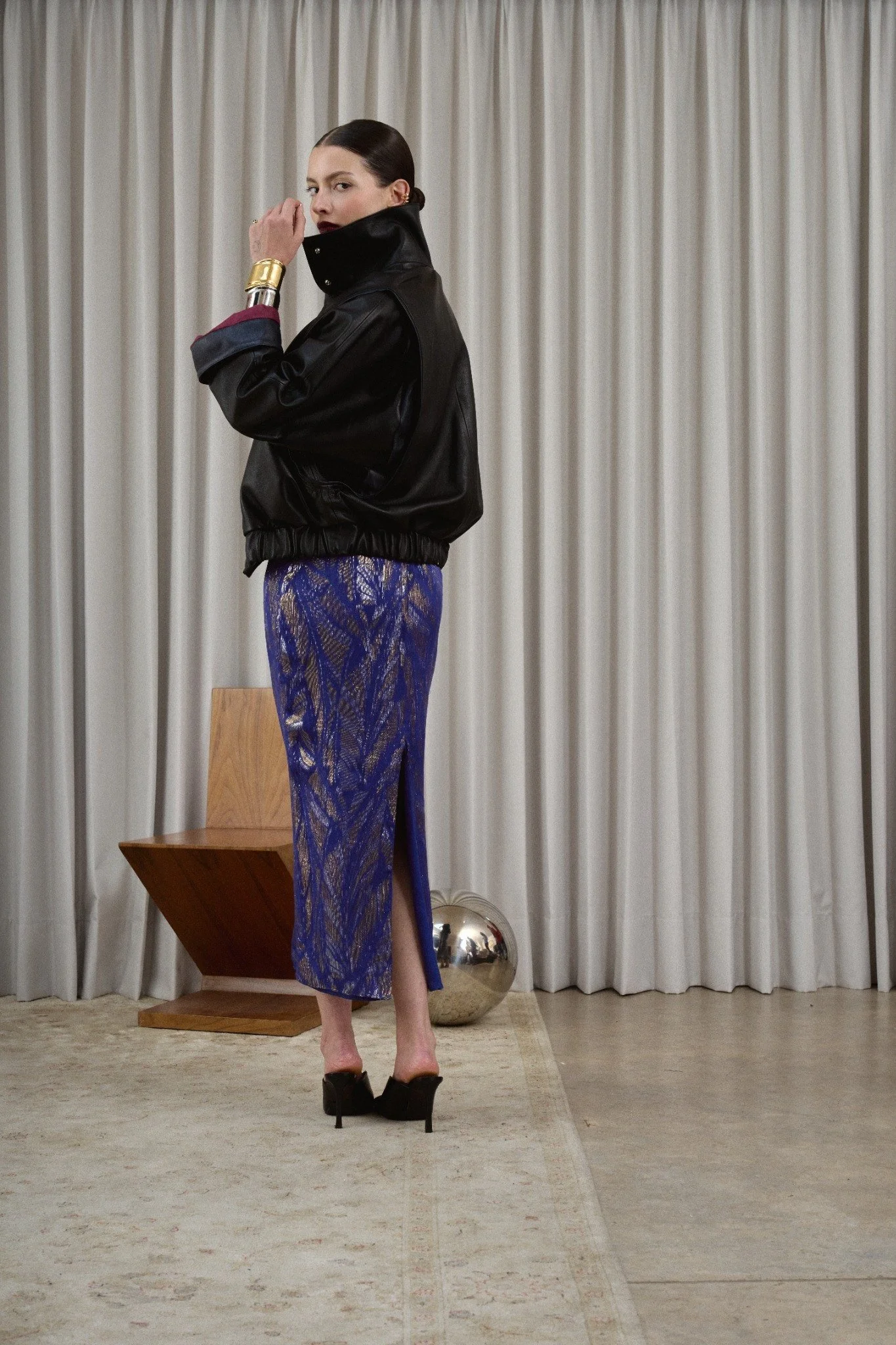 03_Carol_Bomber_Black_Navy_Side.jpg