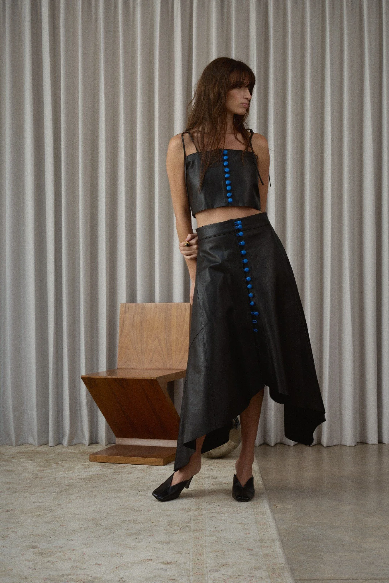 02_Judy_Top_Black_Blue_Styling.jpg