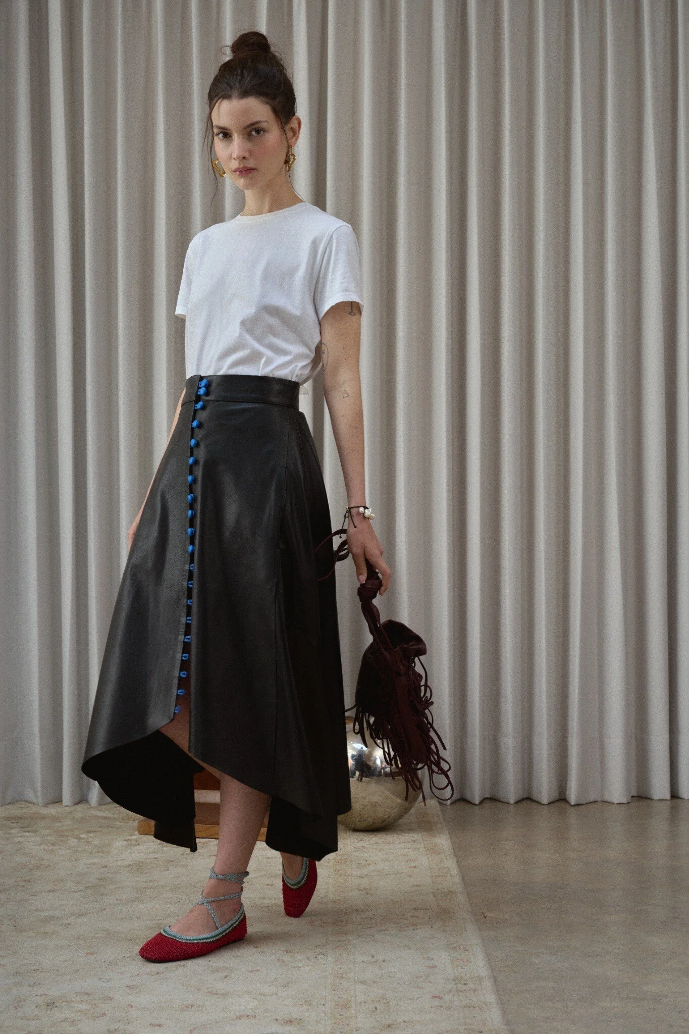 03_Dave_Skirt_Black_Blue_Styling.jpg