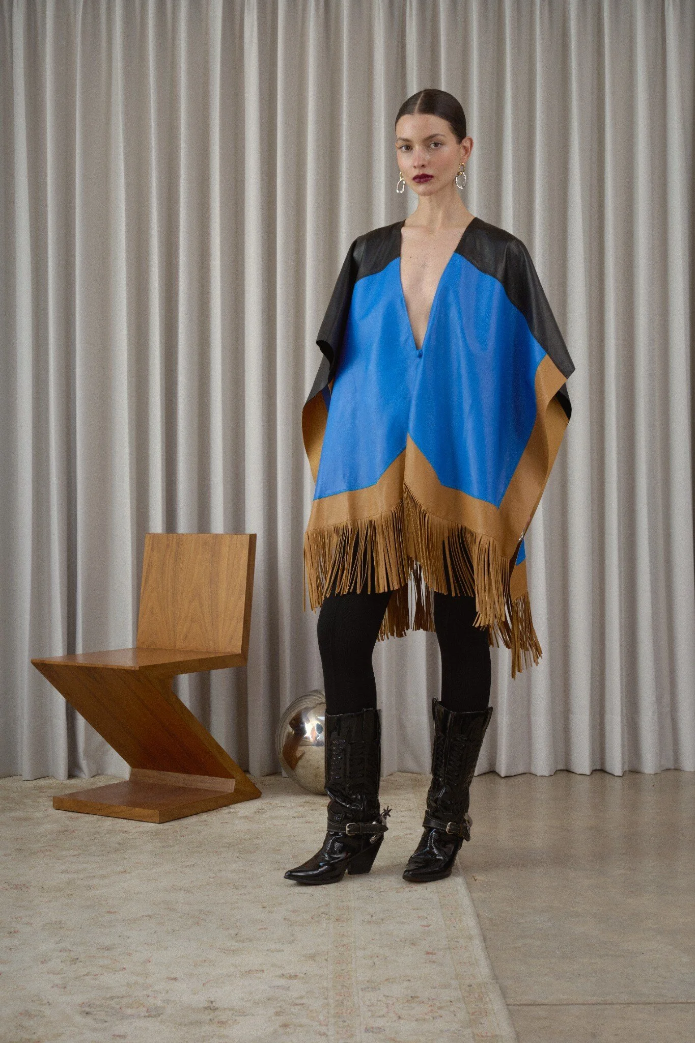 01_Poncho_With_Fringes_Black_Royal_Blue_Maple_Brown_Principal.jpg