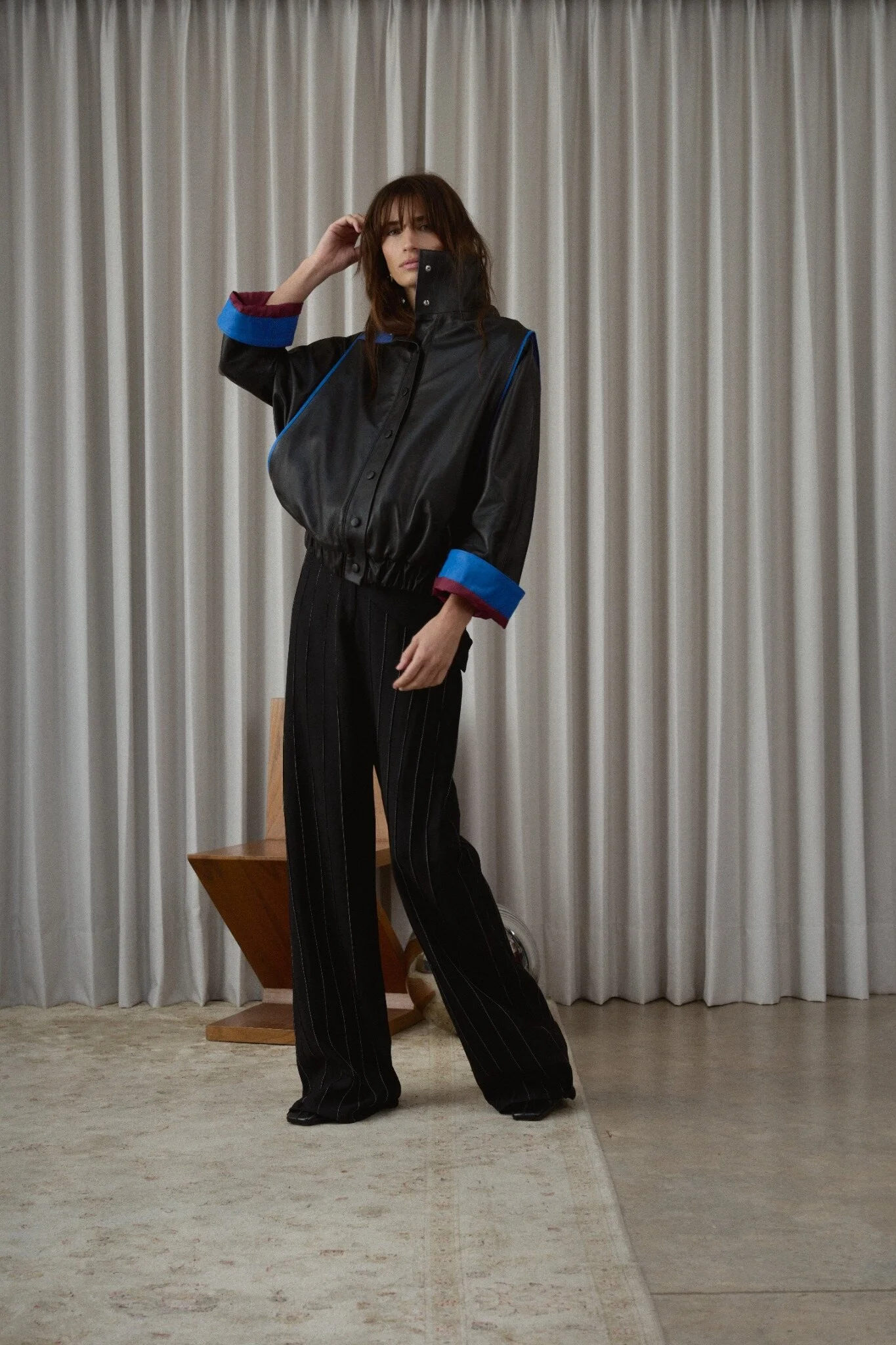 02_Carol_Bomber_Black_Blue_Front.jpg