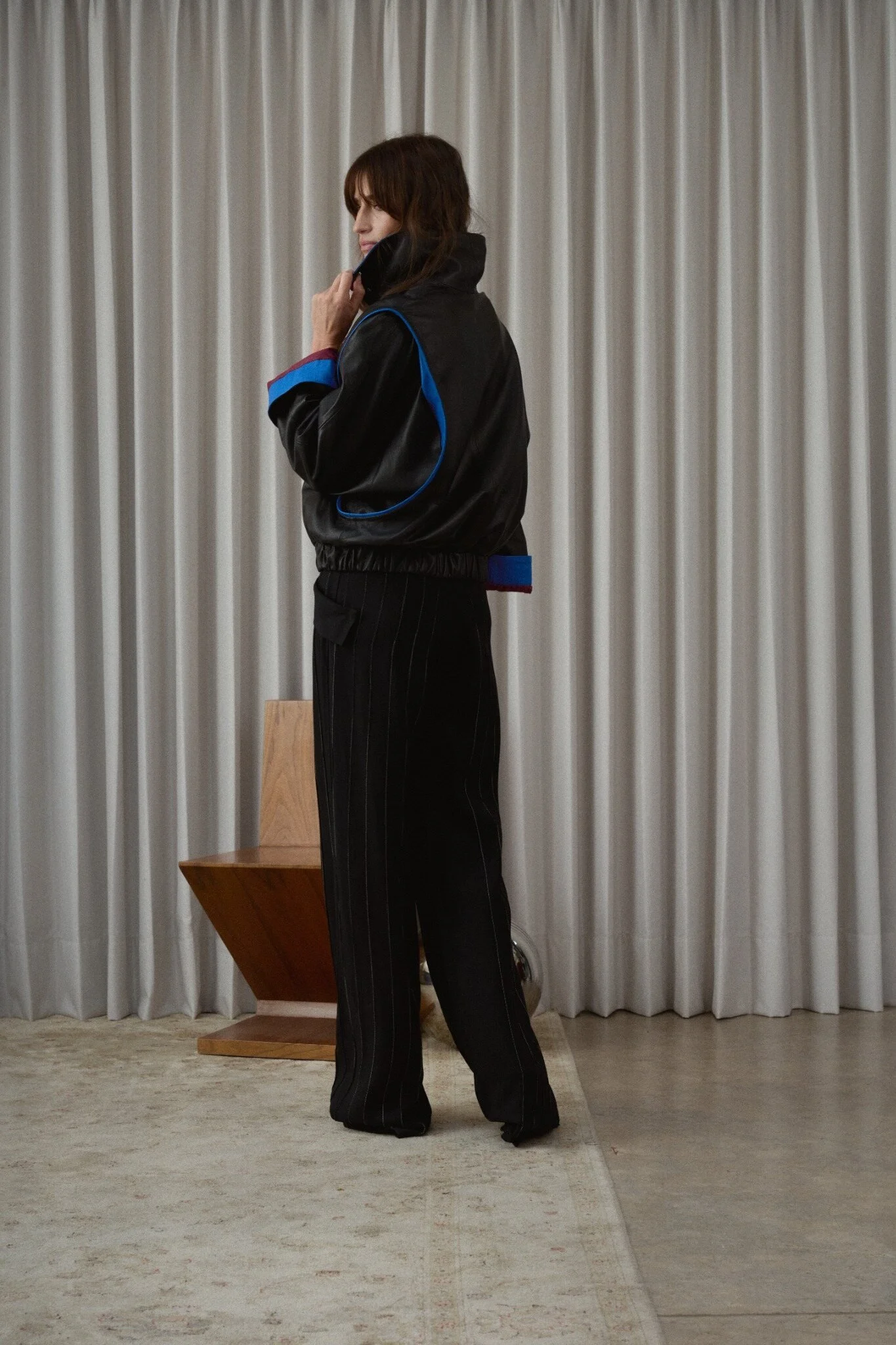 03_Carol_Bomber_Black_Blue_Side.jpg