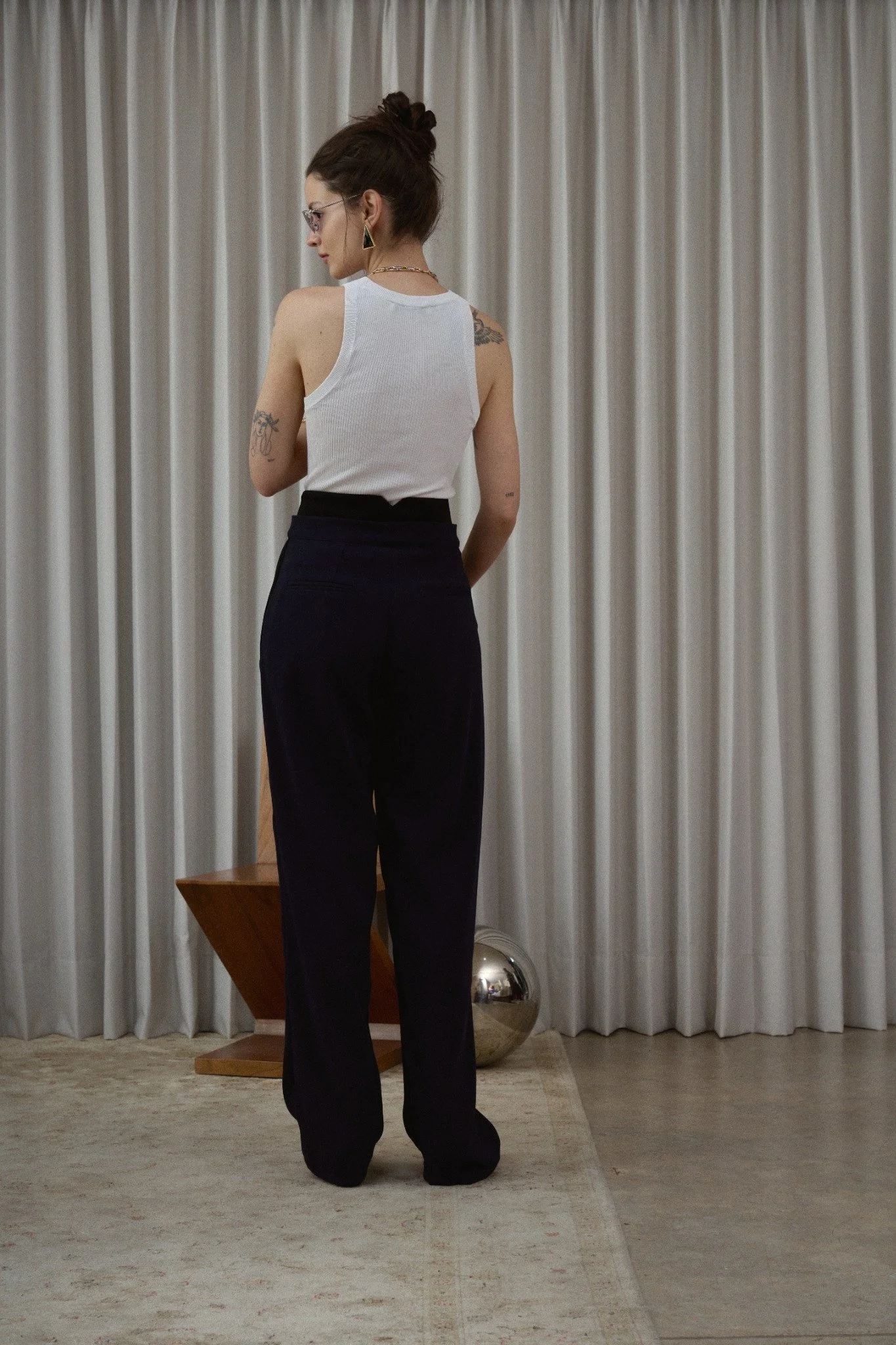 04_Double_Waistband_Pants_Navy_Black_Back.jpg