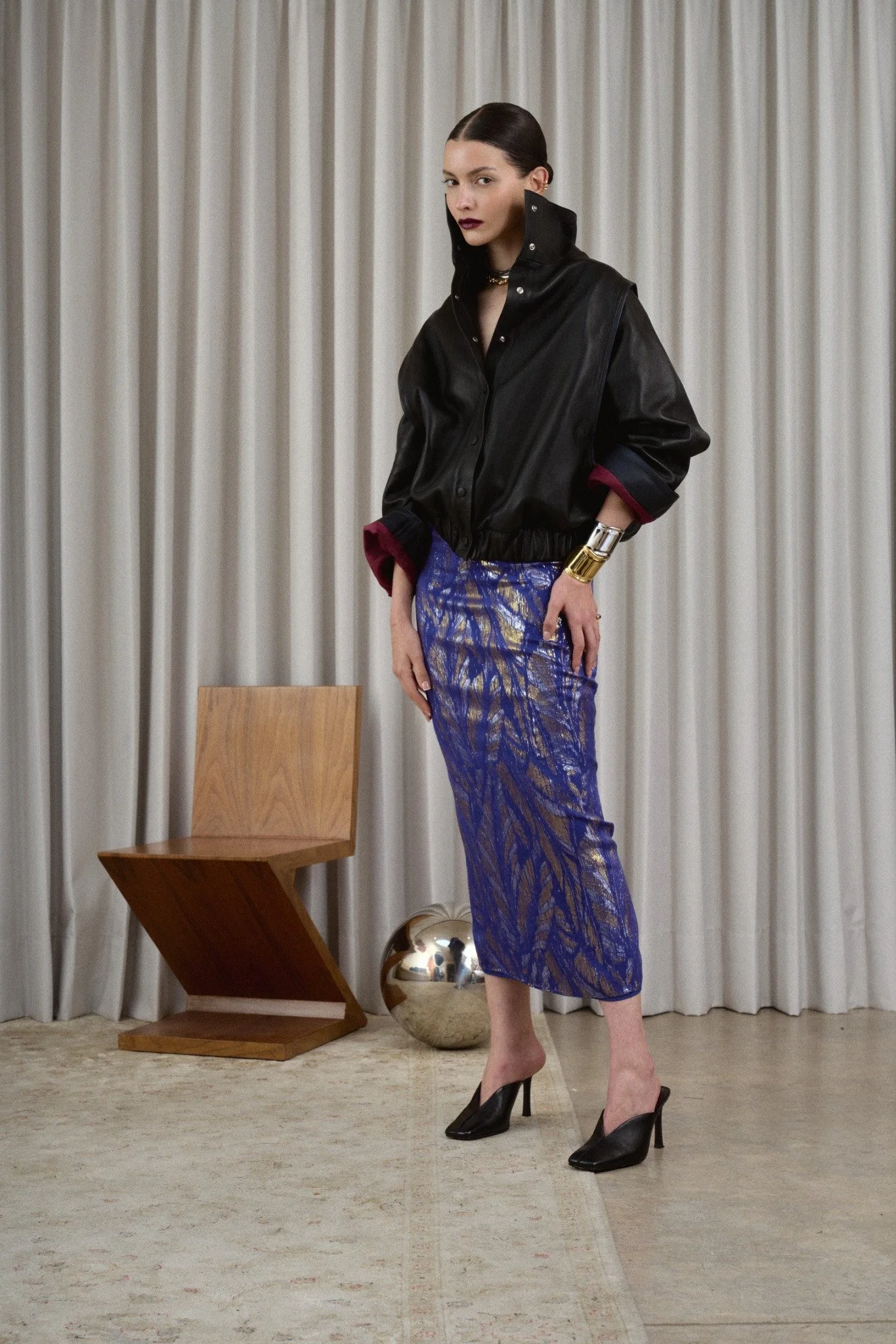 02_Carol_Bomber_Black_Navy_Front.jpg