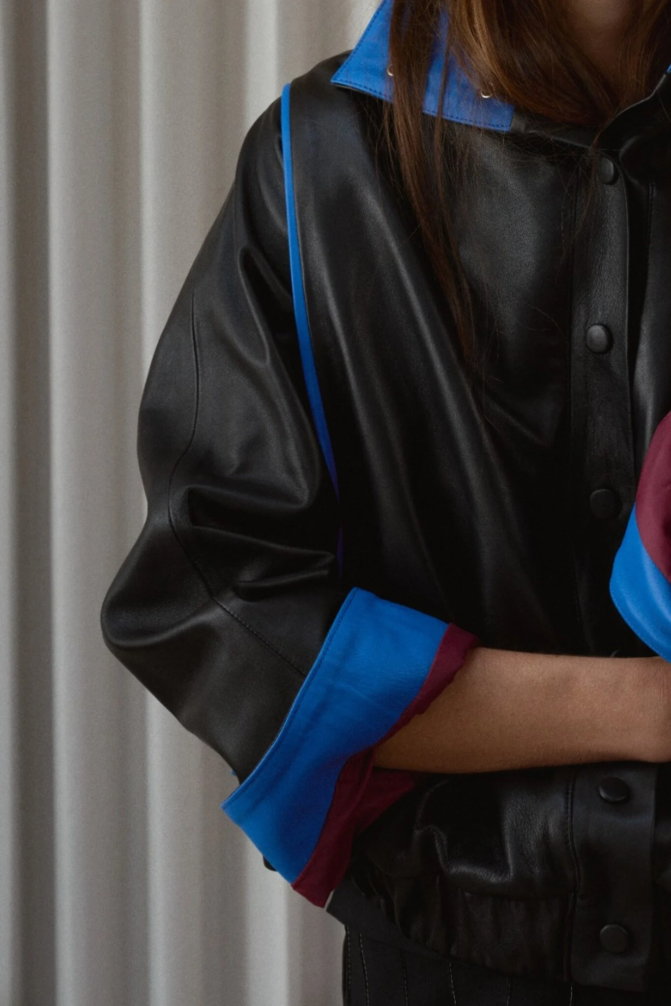 05_Carol_Bomber_Black_Blue_Detail.jpg