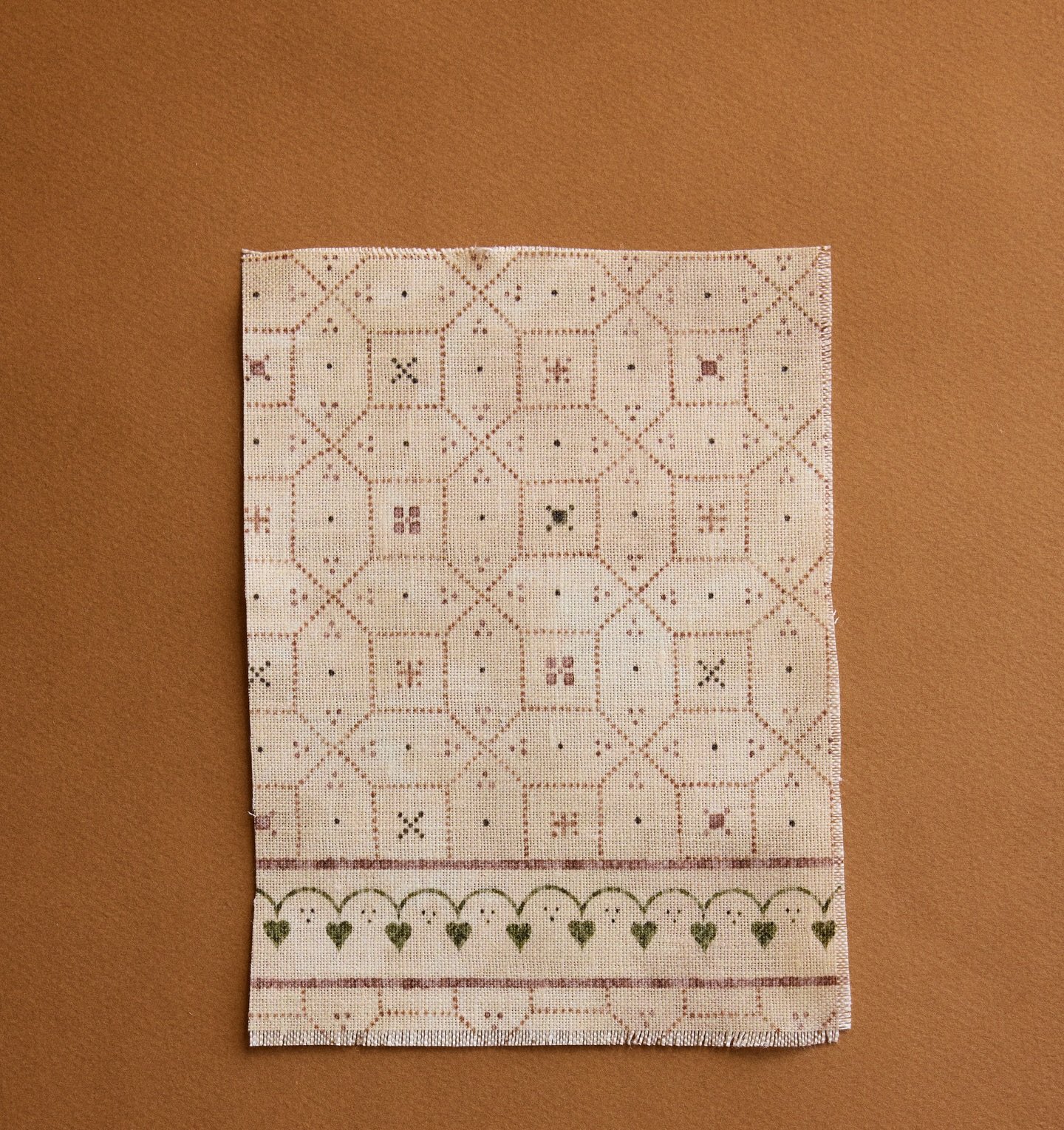 Vinea Moirae
[Fabric]

A delicate mosaic where vines curl across the surface, tying the thread that interlaces life and nature.