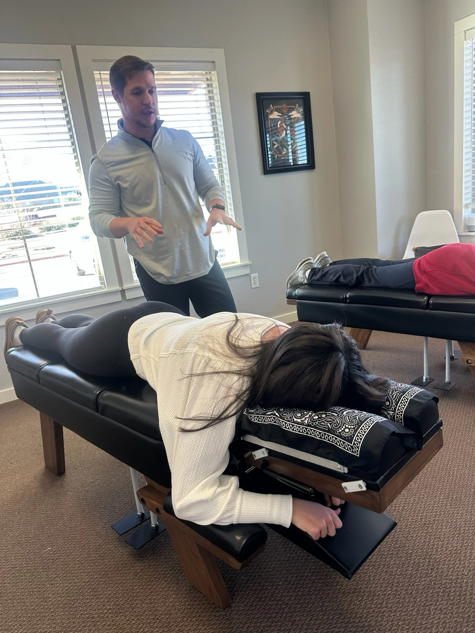Dr Cameron assessing patient at Radiant Chiro in Colleyville