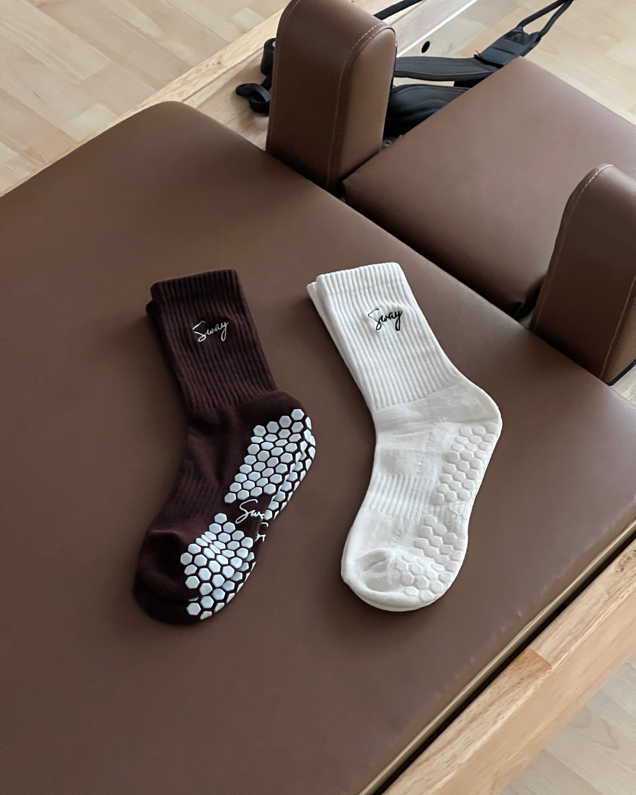 sklisokker, pilates, sokker, grip, socks, reformer, norsk, bomull, pilatessokker.png