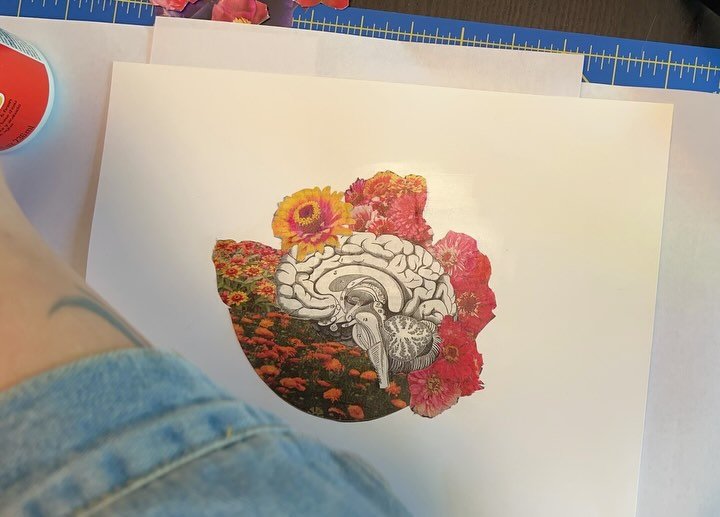 How my brain feels by June. πΈπ
Intuitive collage is such a delightful process.