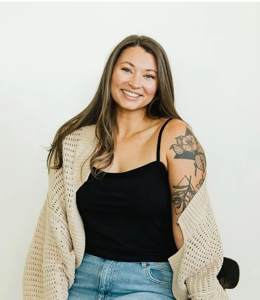 This beautiful client already had that captivating light about her&hellip; and don&rsquo;t even get me started on how passionate she is about her killer business! 
All we had to do was find a glow that matched! Easy peasy💋 @bloomandflow_studio 

#ut