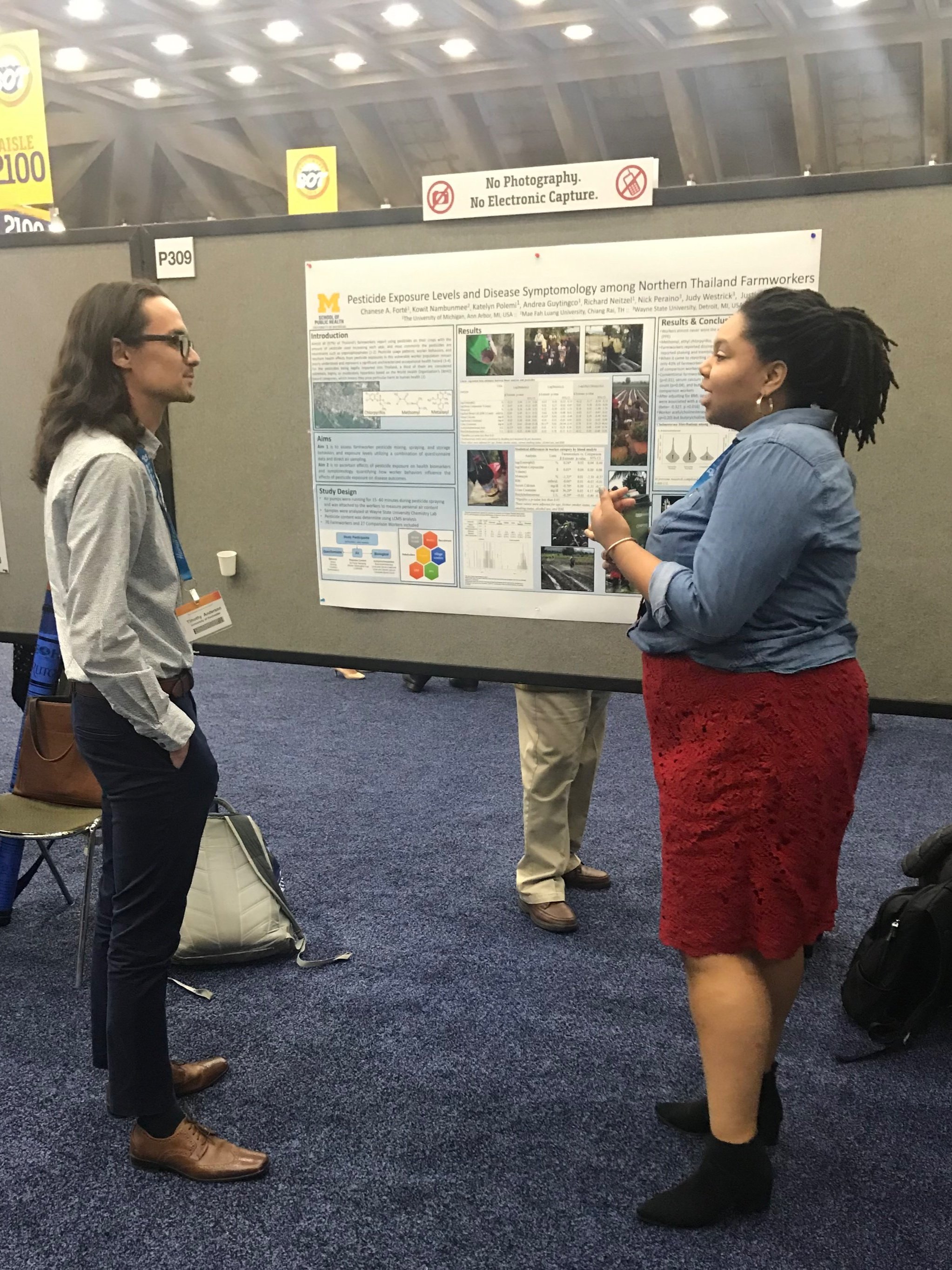 Dr. Forté presenting a poster in 2019.