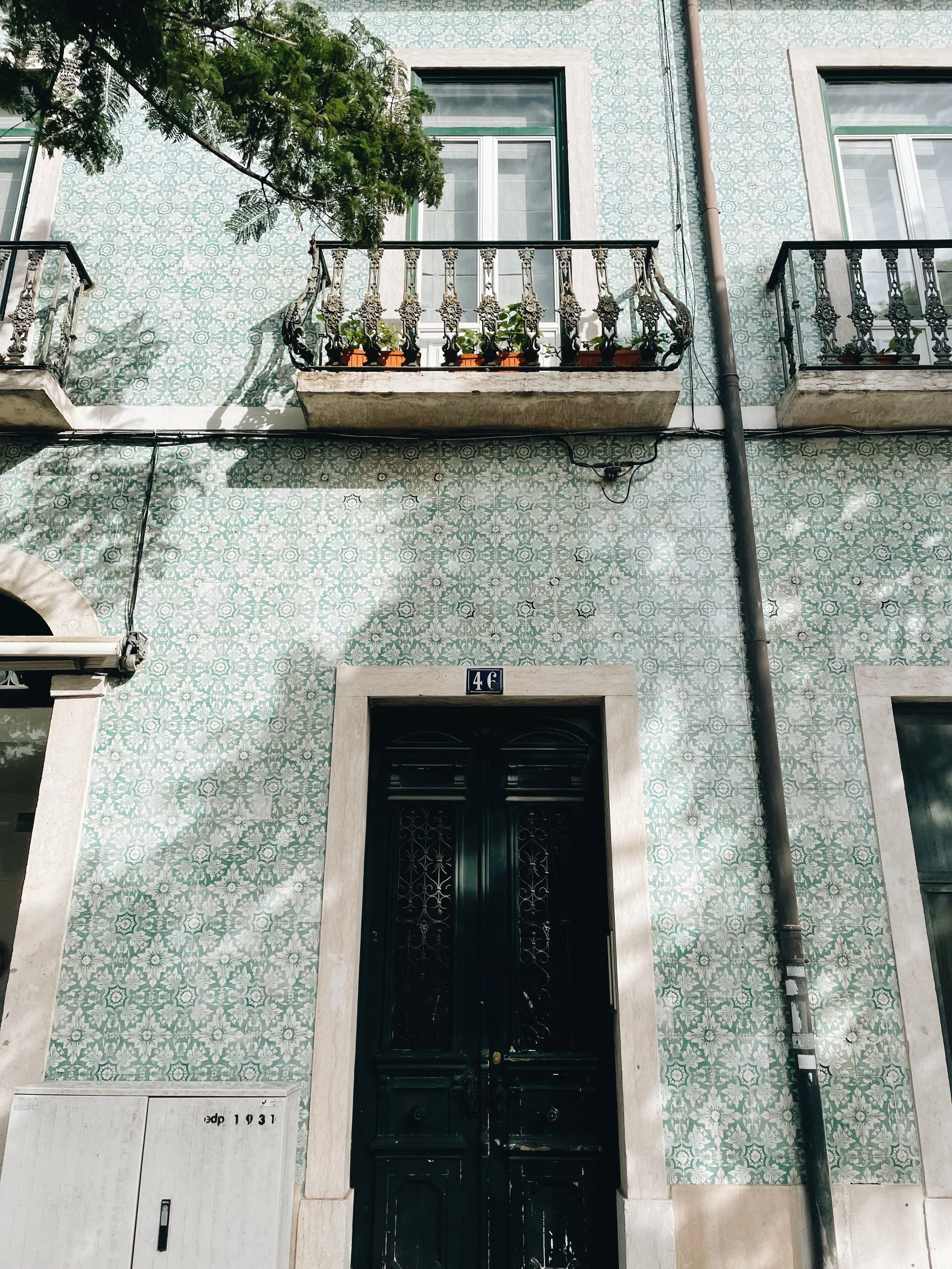 Lisbon Culture Guide: Traditions, Language &amp; Everyday Life