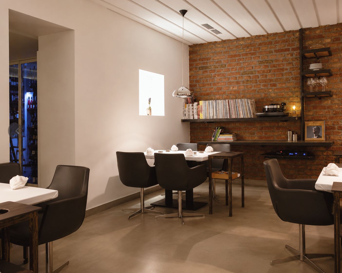 Contemporary dining room at Mraz & Sohn restaurant in Vienna