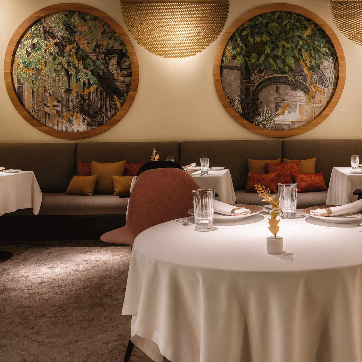 Stand restaurant in Budapest, Hungary, offering refined contemporary Hungarian cuisine in an elegant fine dining setting.