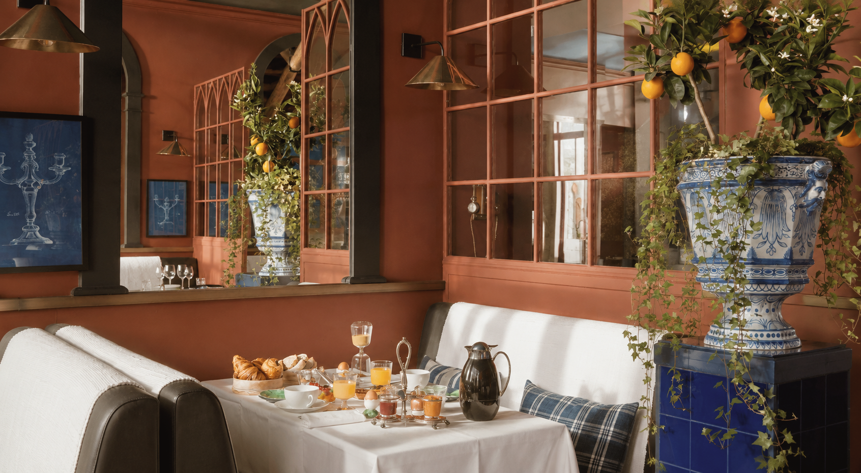 Cocorico Luxury House boutique hotel in Porto, Portugal, featuring an elegant breakfast setting, colorful Portuguese-inspired décor, and a refined intimate interior.