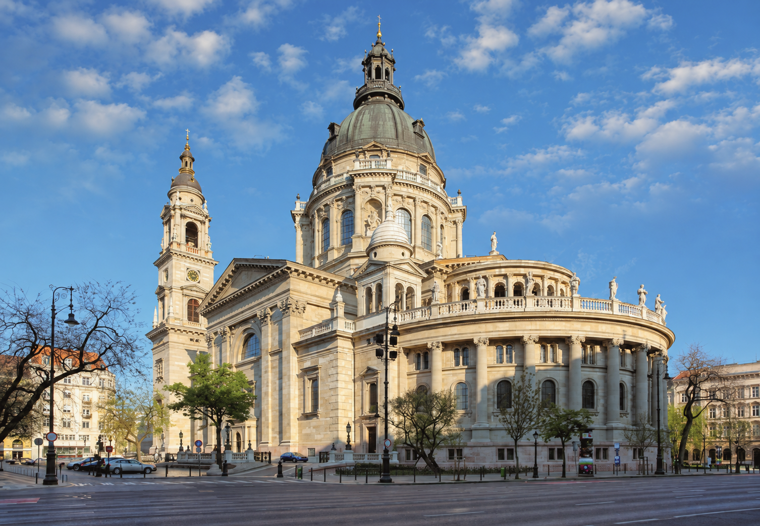 St. Stephen’s Basilica in Budapest, Hungary, featuring its monumental dome, neoclassical architecture, and historic city-center setting.