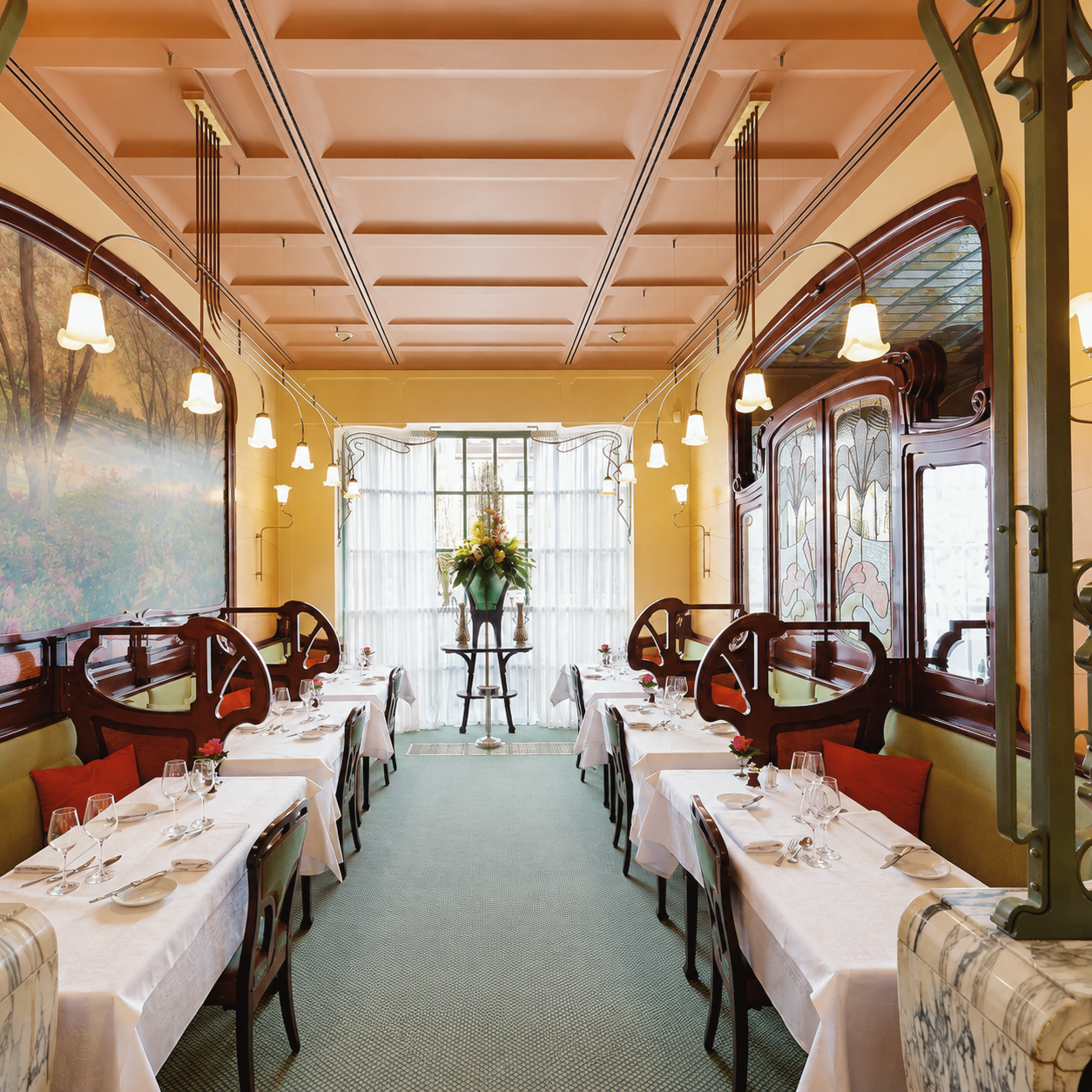 Refined dining experience at Comme Chez Soi restaurant in Brussels