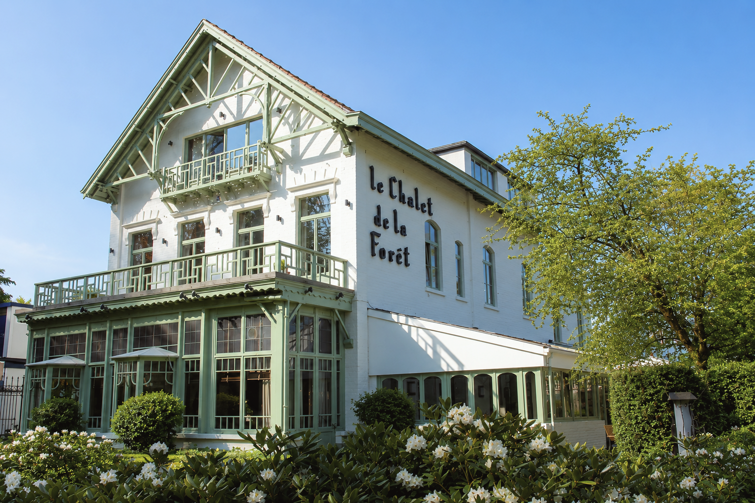 Fine dining setting at Le Chalet de la Forêt restaurant in Brussels