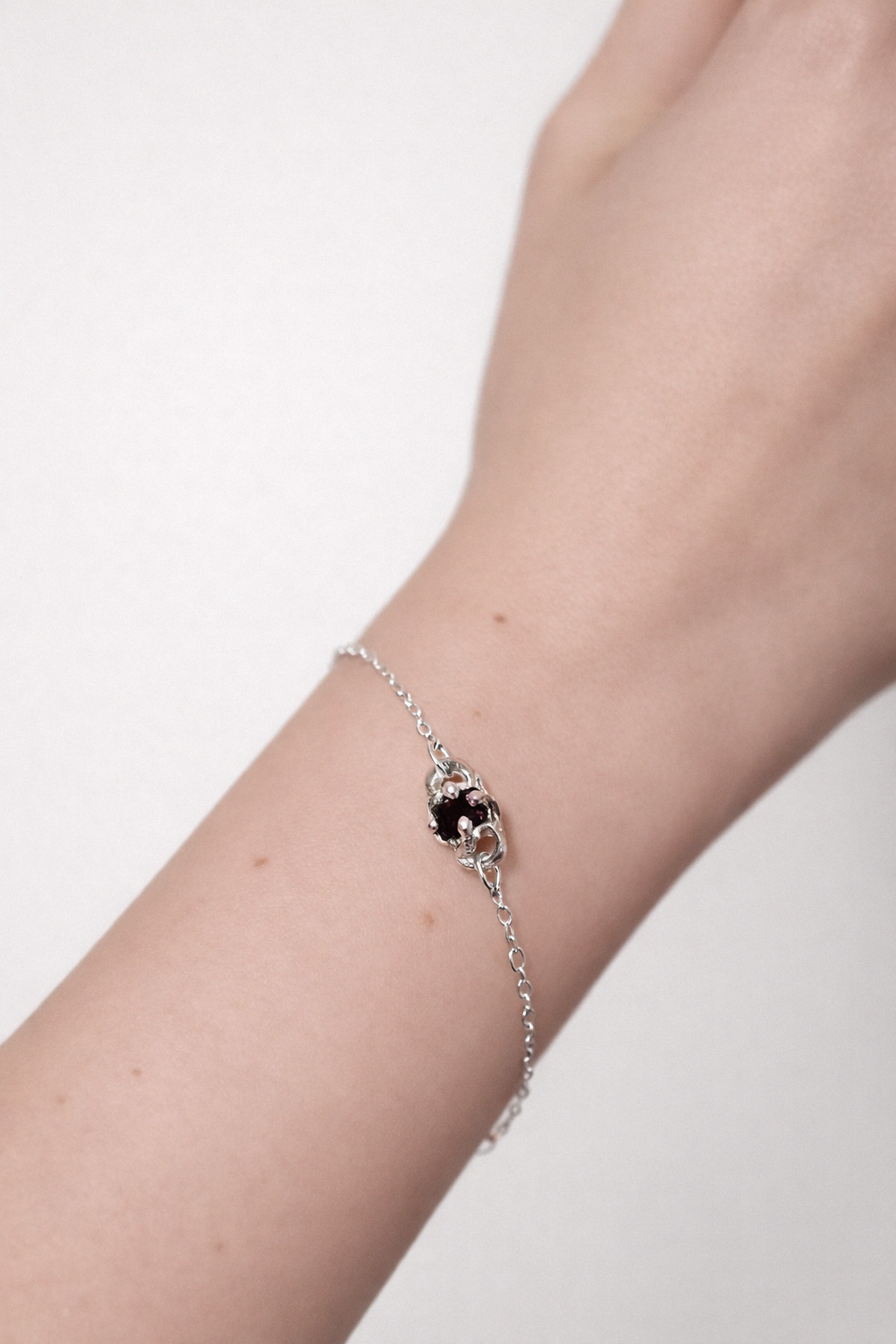 Nested Hold | Silver Bracelet with Garnet