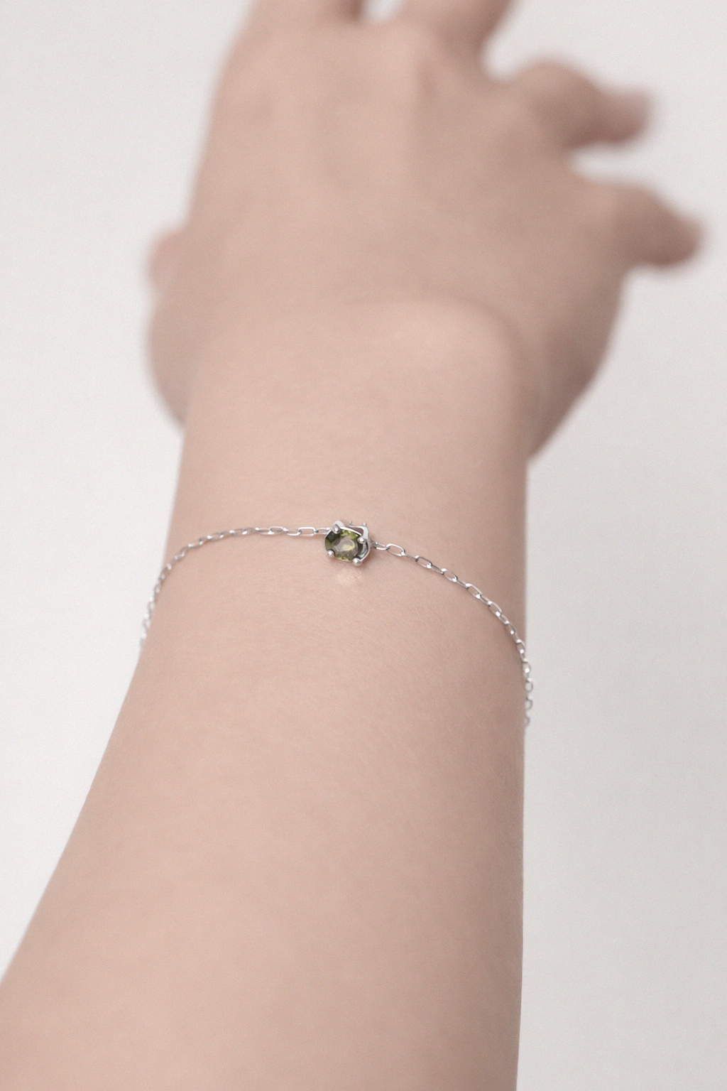Centered Hold | Silver Bracelet with Olive CZ
