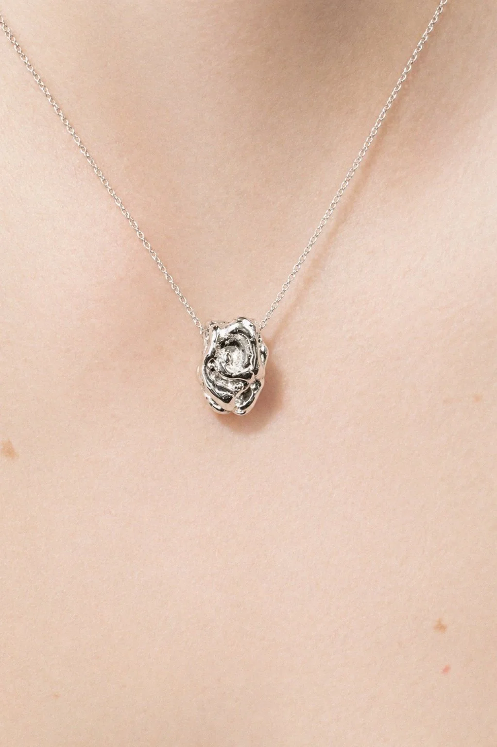 Hollow Current | Silver Necklace