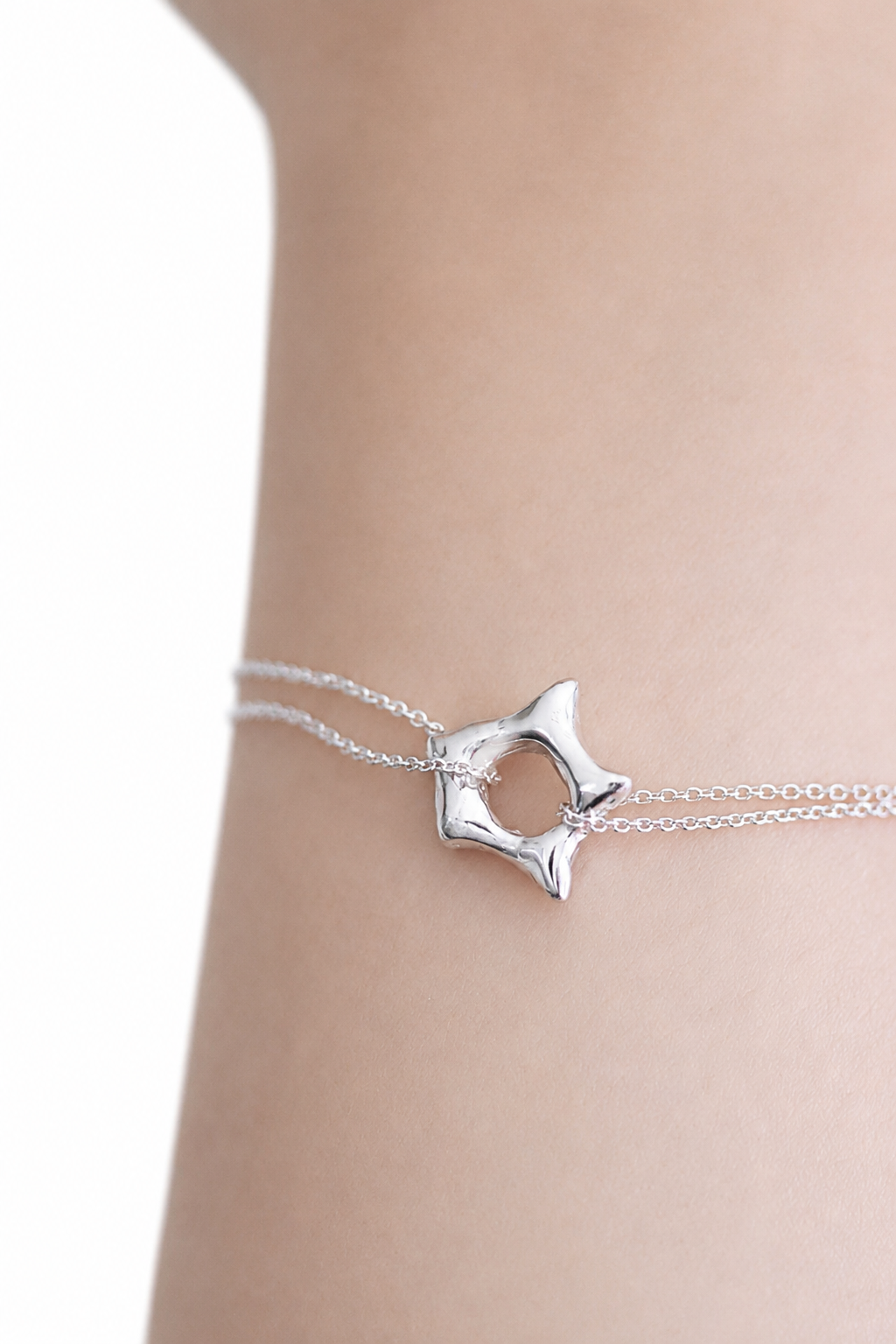 silver-star-charm-bracelet-close-up-detail.png