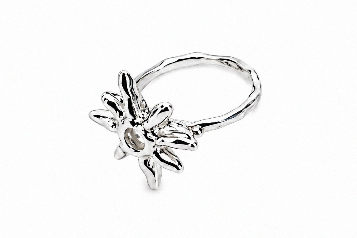 sterling-silver-sculptural-sunburst-daisy-ring-angled-view.png