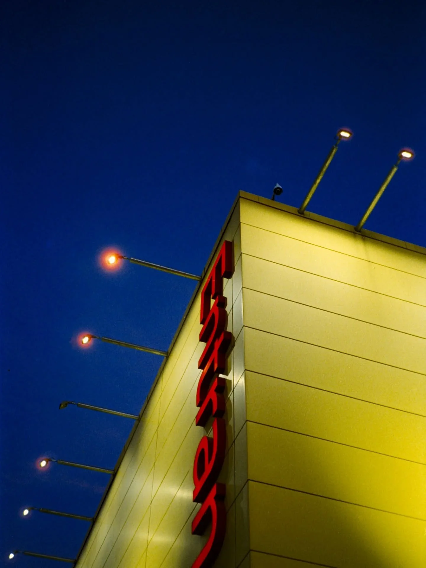 Cinestill 800t off of the sureshot place
. 
.
.
.
.
.
.
.
.
.
.
.
#film #filmphotography #cinestill #kodak @cinestillfilm