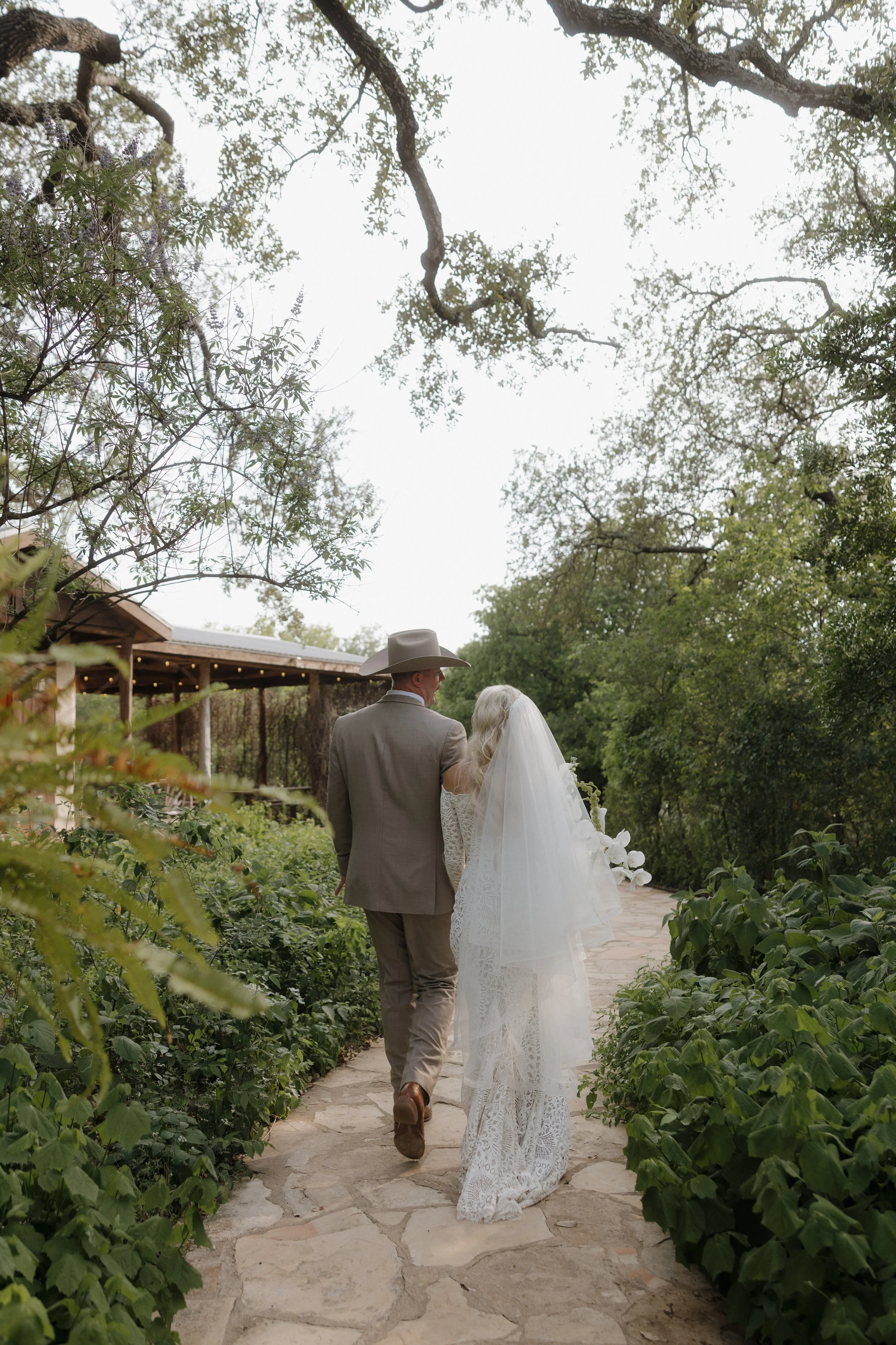 Hudson Bend Ranch Courtyard Outdoor Wedding Photography Austin