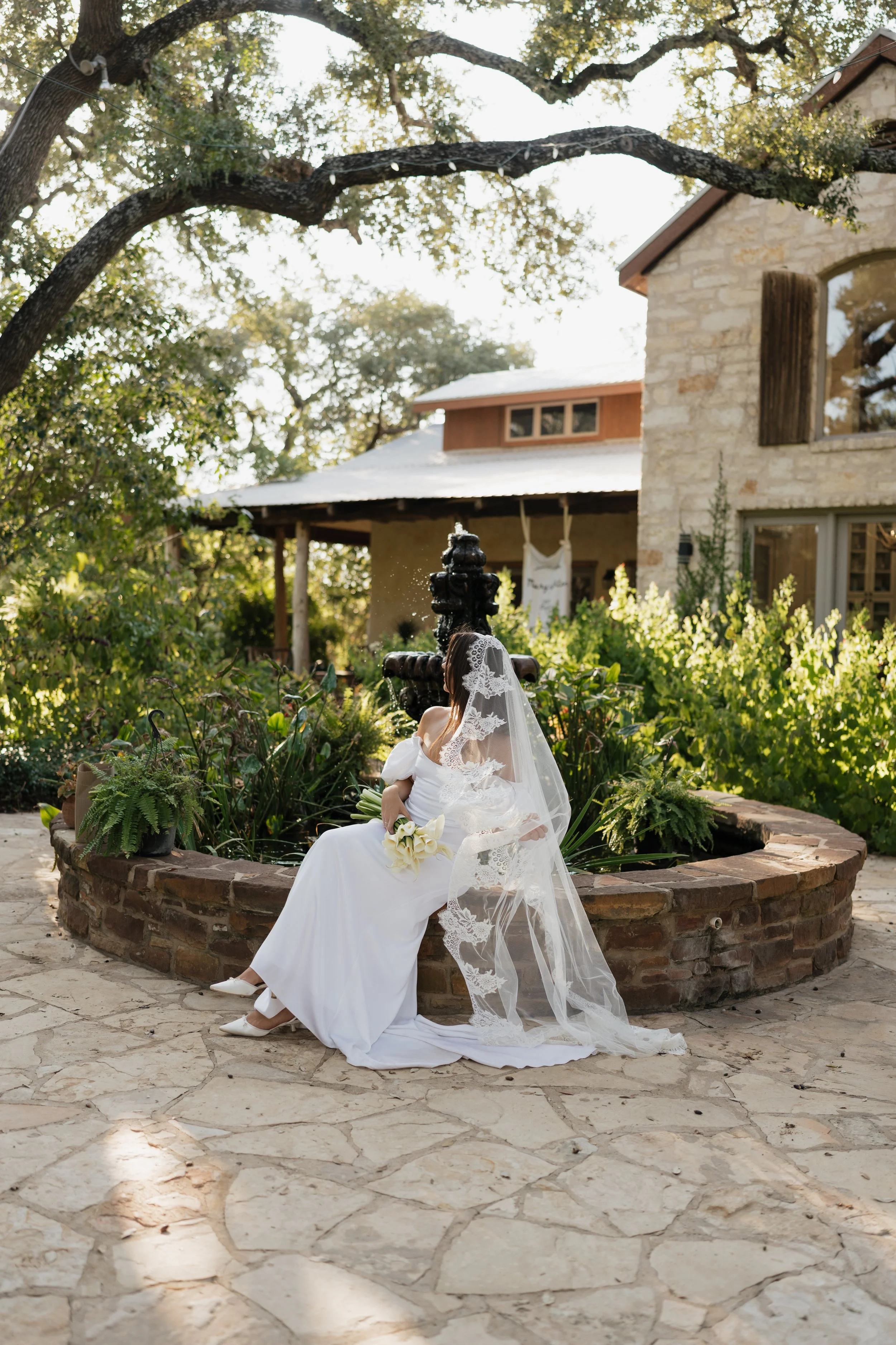 Hudson Bend Ranch Courtyard Outdoor Wedding Photography