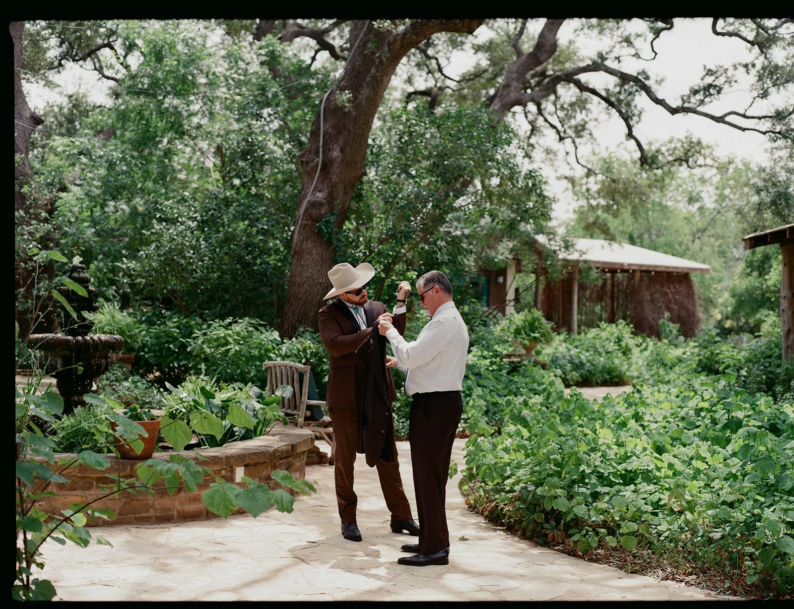 Hudson Bend Ranch Courtyard Outdoor Wedding Photography Austin