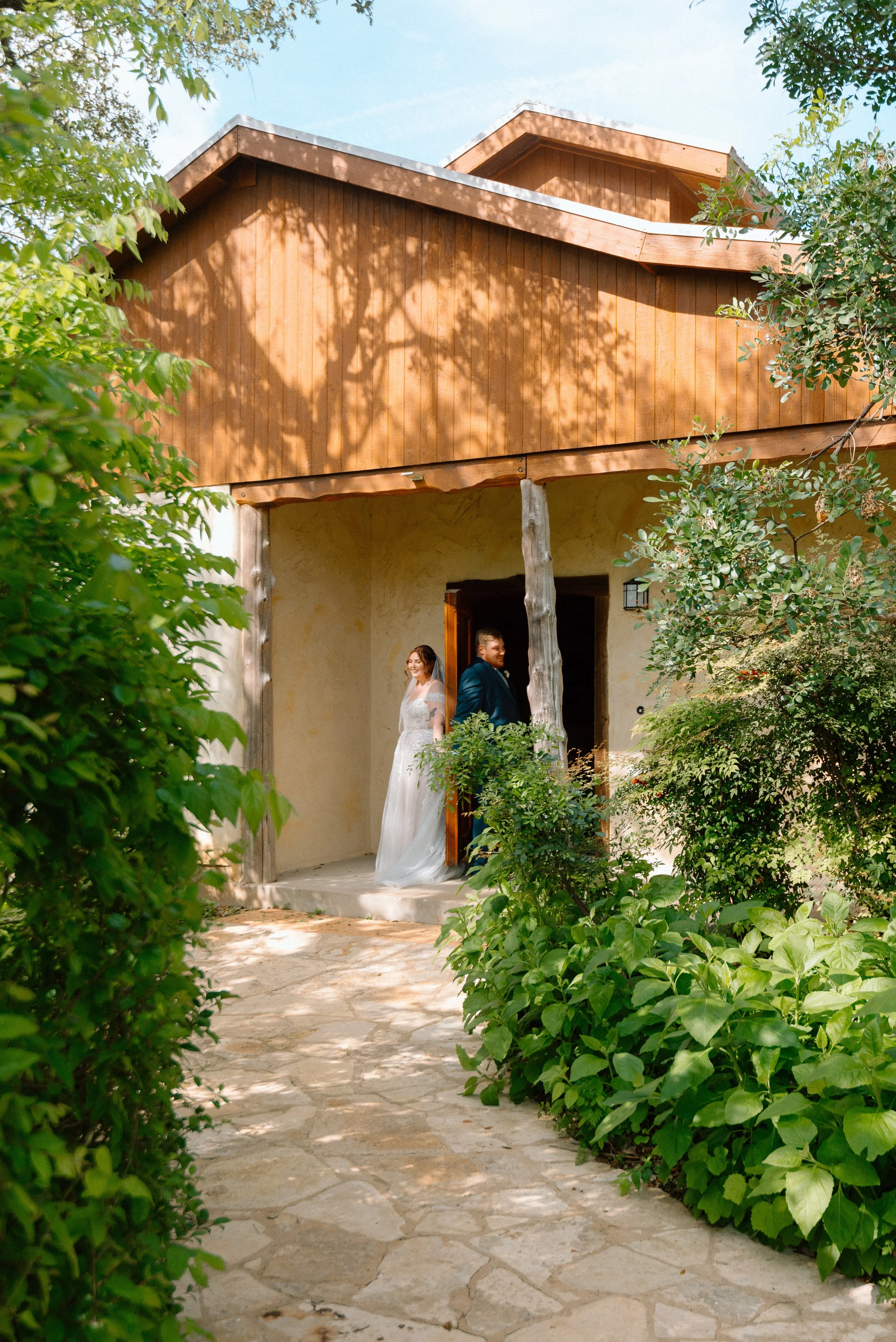 Hudson Bend Ranch Courtyard Outdoor Wedding Photography Austin