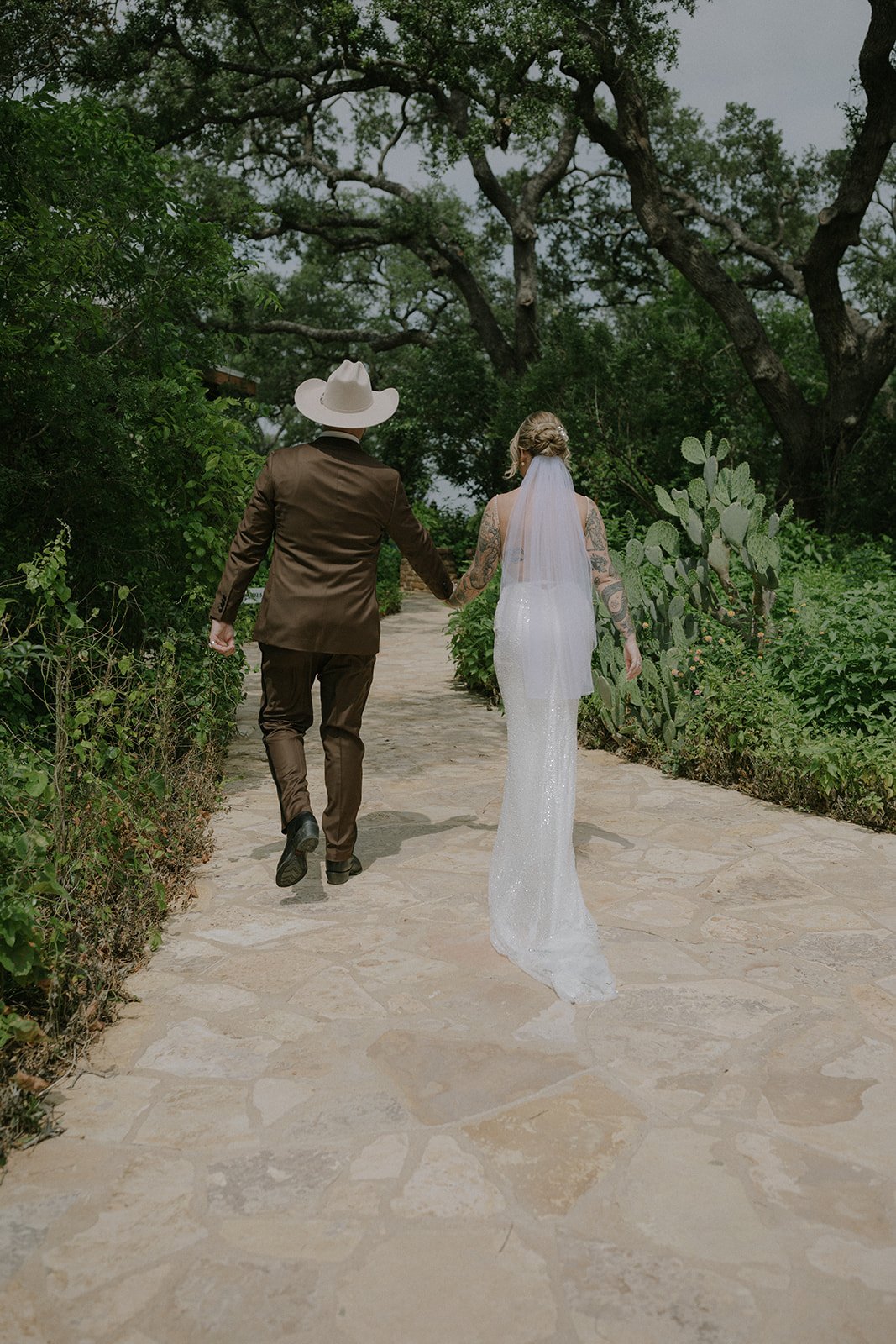 Hudson Bend Ranch Courtyard Outdoor Wedding Photography Austin