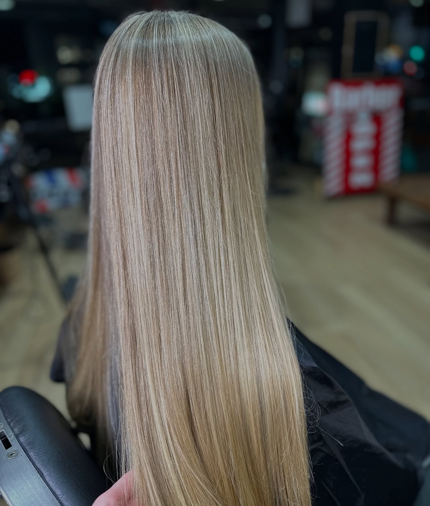 That soft seamless blonde 💛✨#blondehair #brisbanehairdresser #hairstyling #highlights #blondes