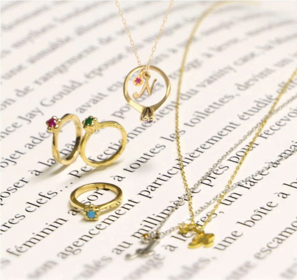 ベビーリングとイニシャルネックレス