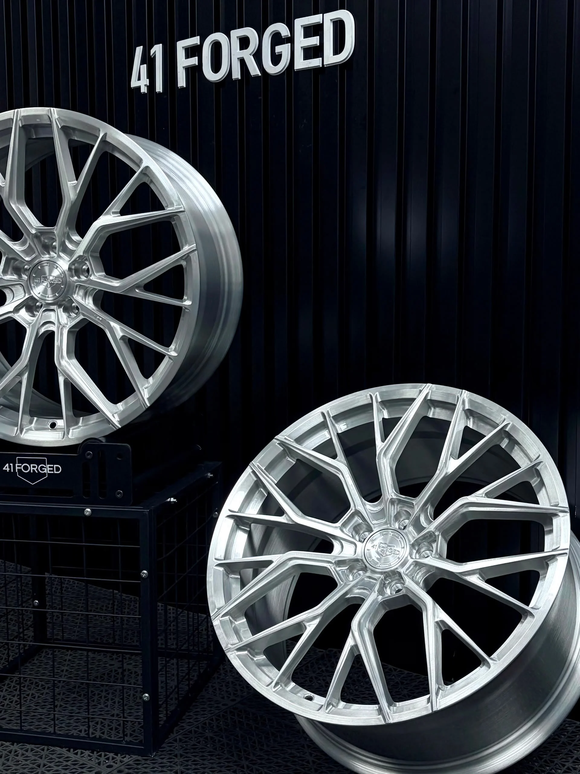 MBW-03 @41forgedwheels 

20/20&rdquo; &bull; Brushed Clear Finish

41Forged Wheels &bull; Dallas, TX
💻 www.41forged.com