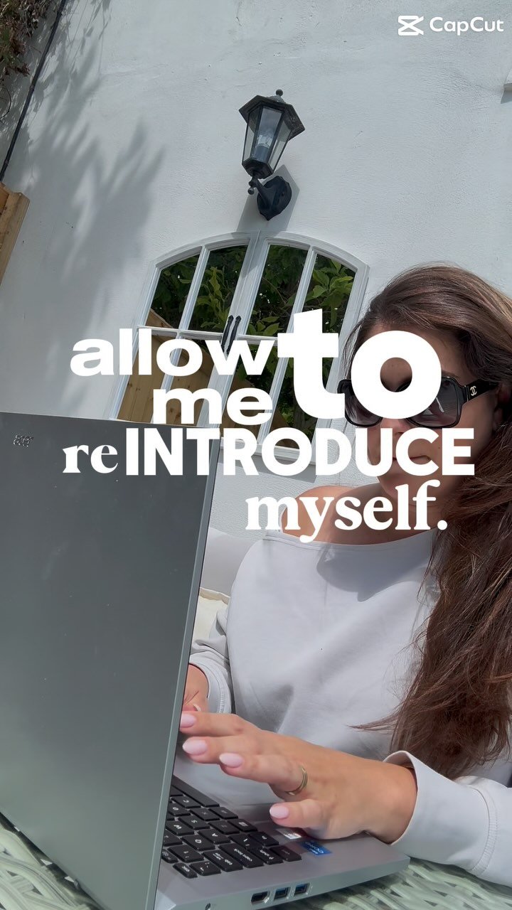 Hello! 👋🏻👋🏻👋🏻
Just a quick hi if you’re new around here …
Me in a nutshell :
🧑‍🧒‍🧒Boy mum
👑Content queen.
🤓Design geek.
☕️Fuelled by lattes
#introducemyself #socialmediamanagerlife #digitalmarketing