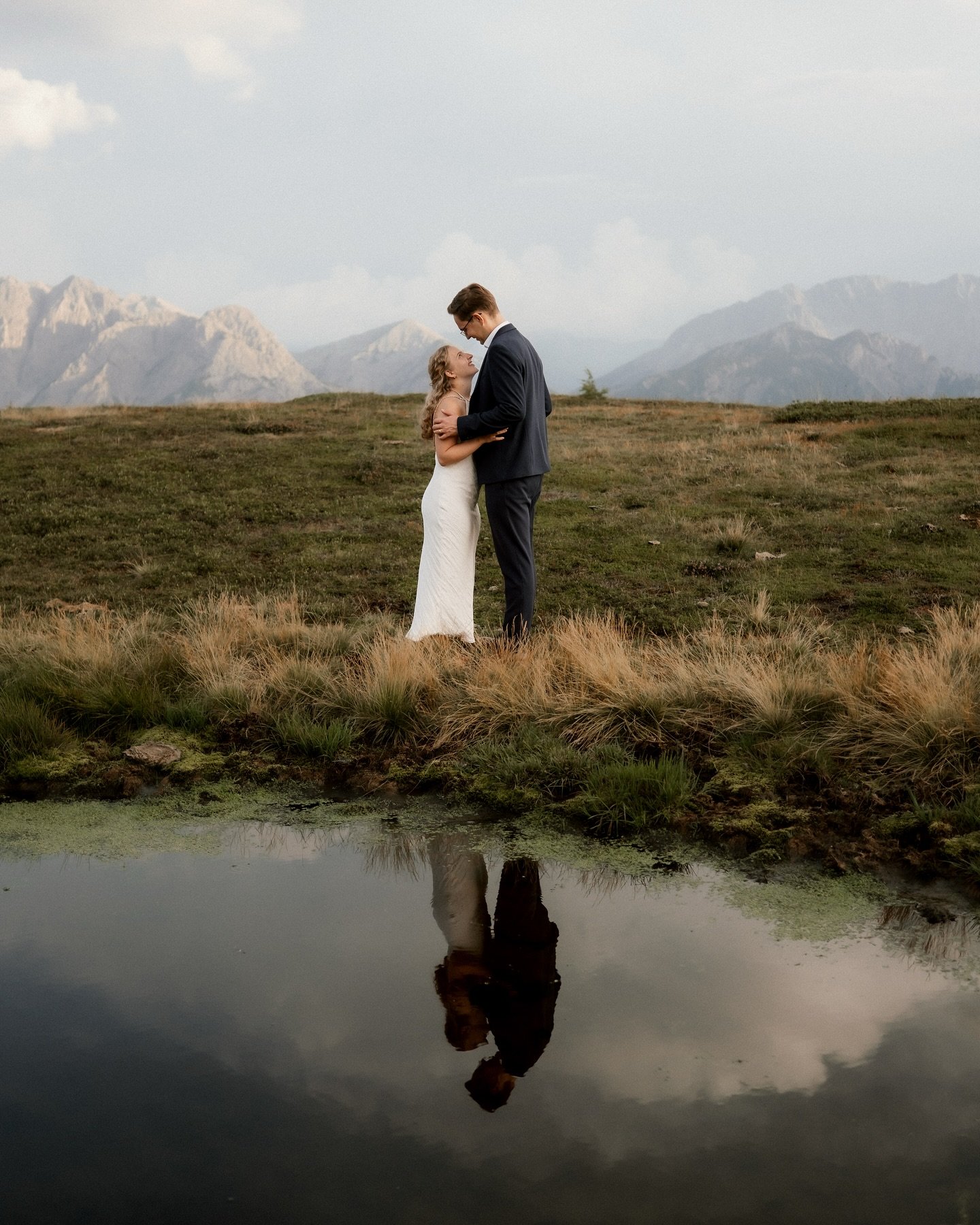 🌄 Eine Hochzeit in den Bergen &Ouml;sterreichs 💍✨

Manchmal gibt es Momente, die einem den Atem rauben &ndash; so wie diese Hochzeit in den majest&auml;tischen Alpen. Umgeben von rauen Felsen, sanftem Sonnenlicht und der unendlichen Weite der Natur