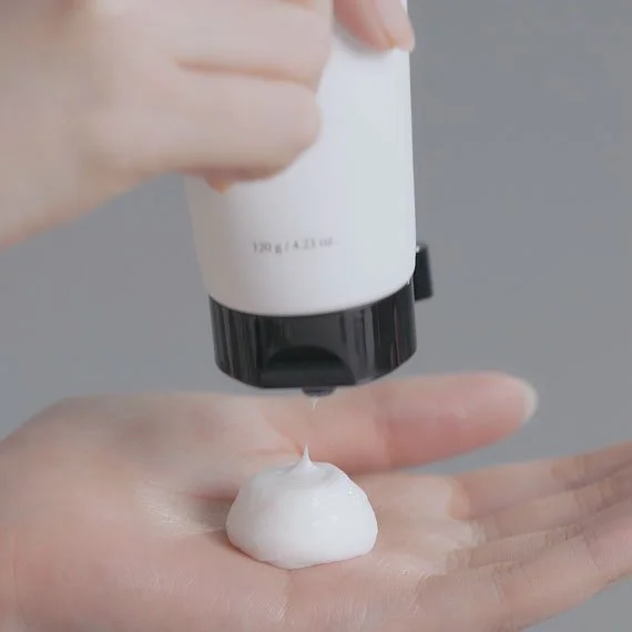 Gentle enzyme cleanser with papain and bromelain for exfoliation and hydration