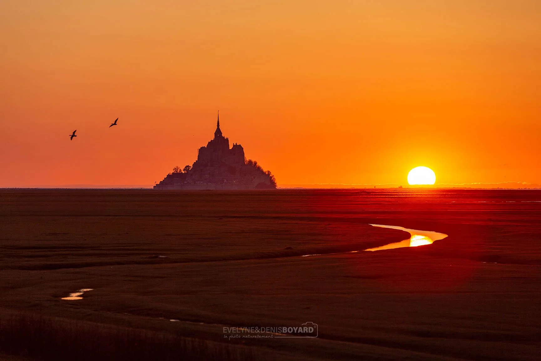 Coucher de soleil sur le Mont-saint-Michel (Manche).