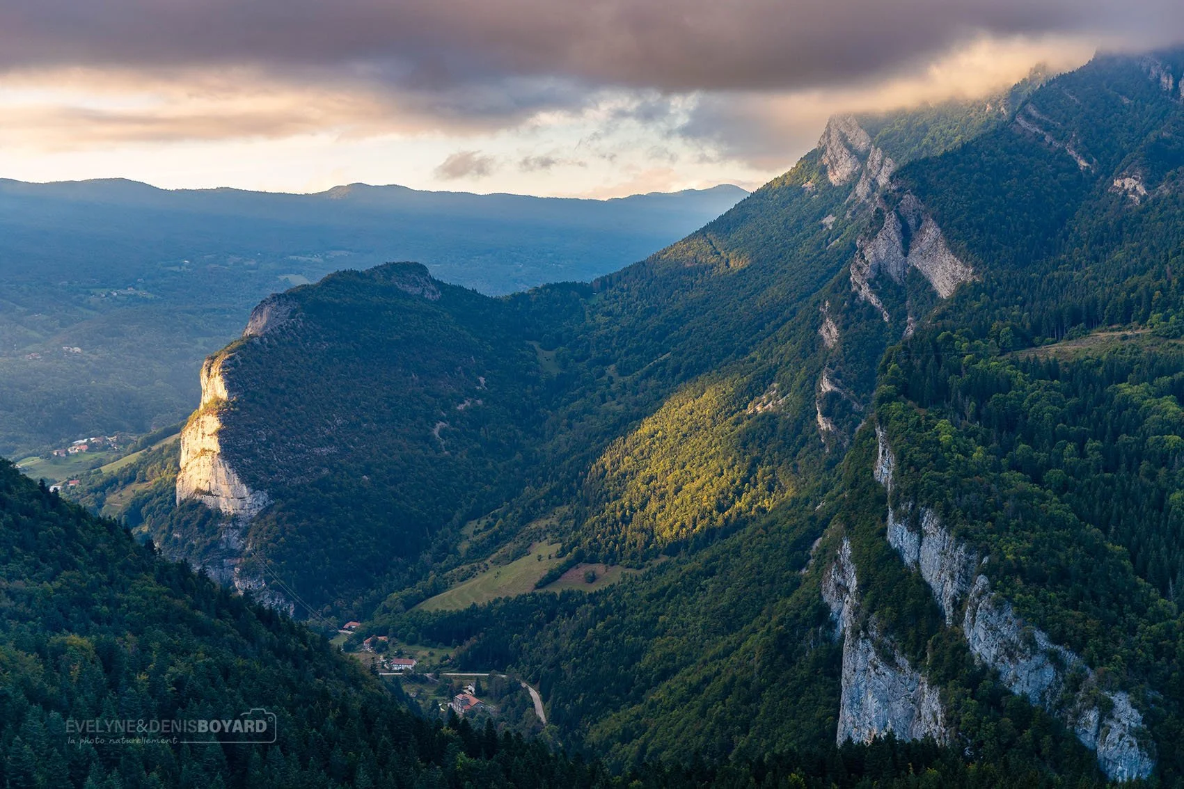 Soir sur les gorges de la Bourne, Vercors (Isère).