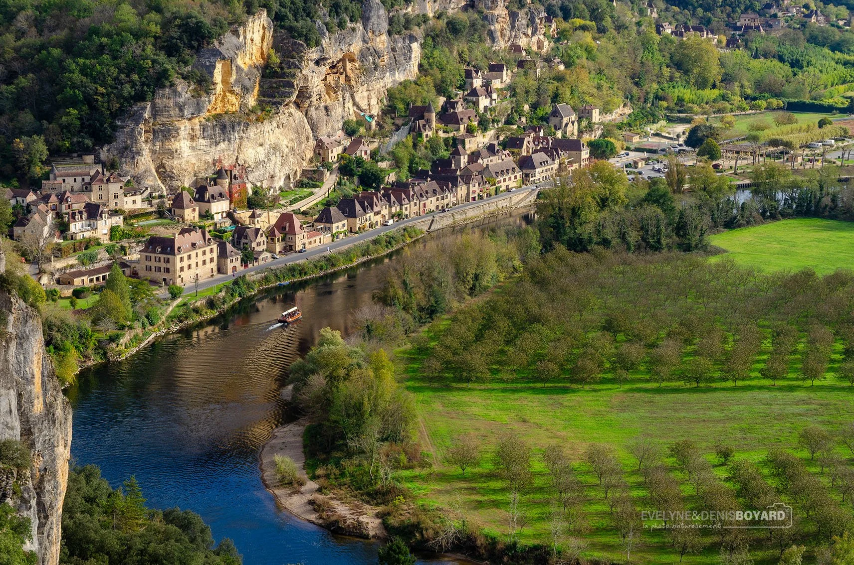 La Roche-Gageac, depuis le belvédère des Jardins de Marqueyssac, Périgord noir (Dordogne).