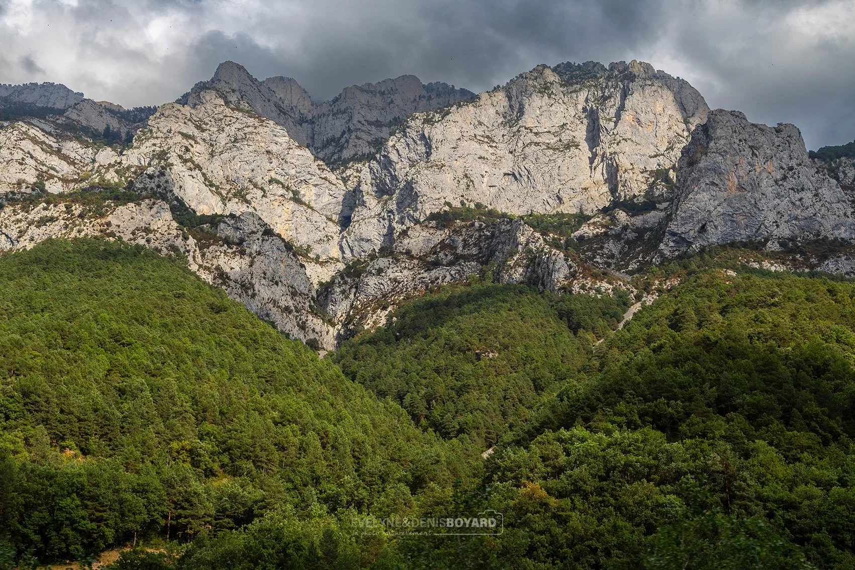 Dans les Hautes-Pyrénées, à la frontière franco-espagnole.
